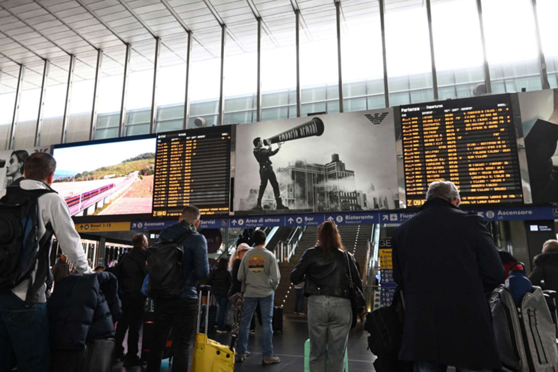 Crowds at Rome Terminal Station