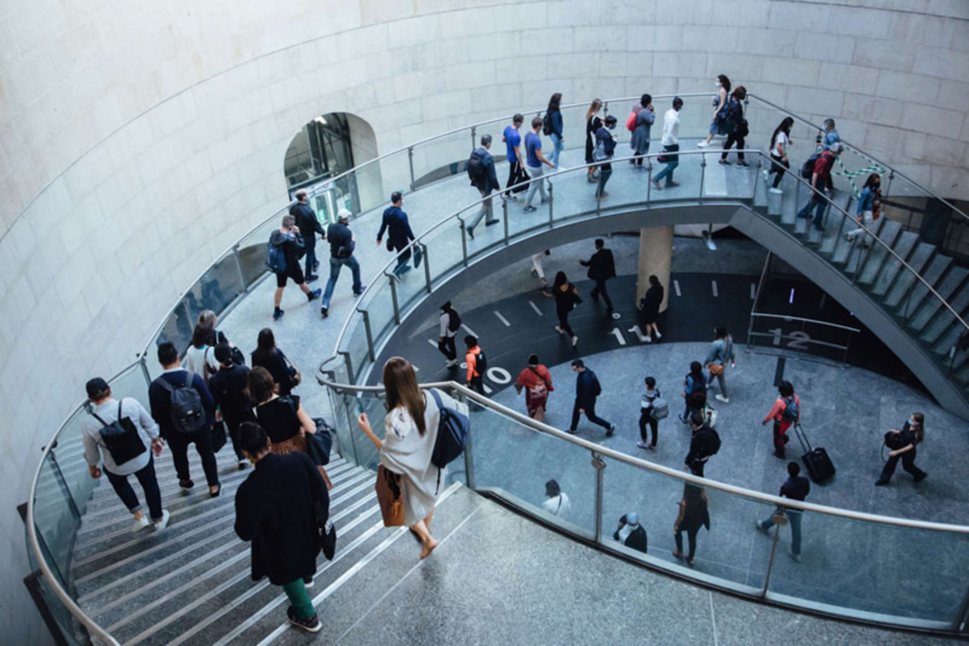 Population on the stairs of San-Lazar Station, Paris