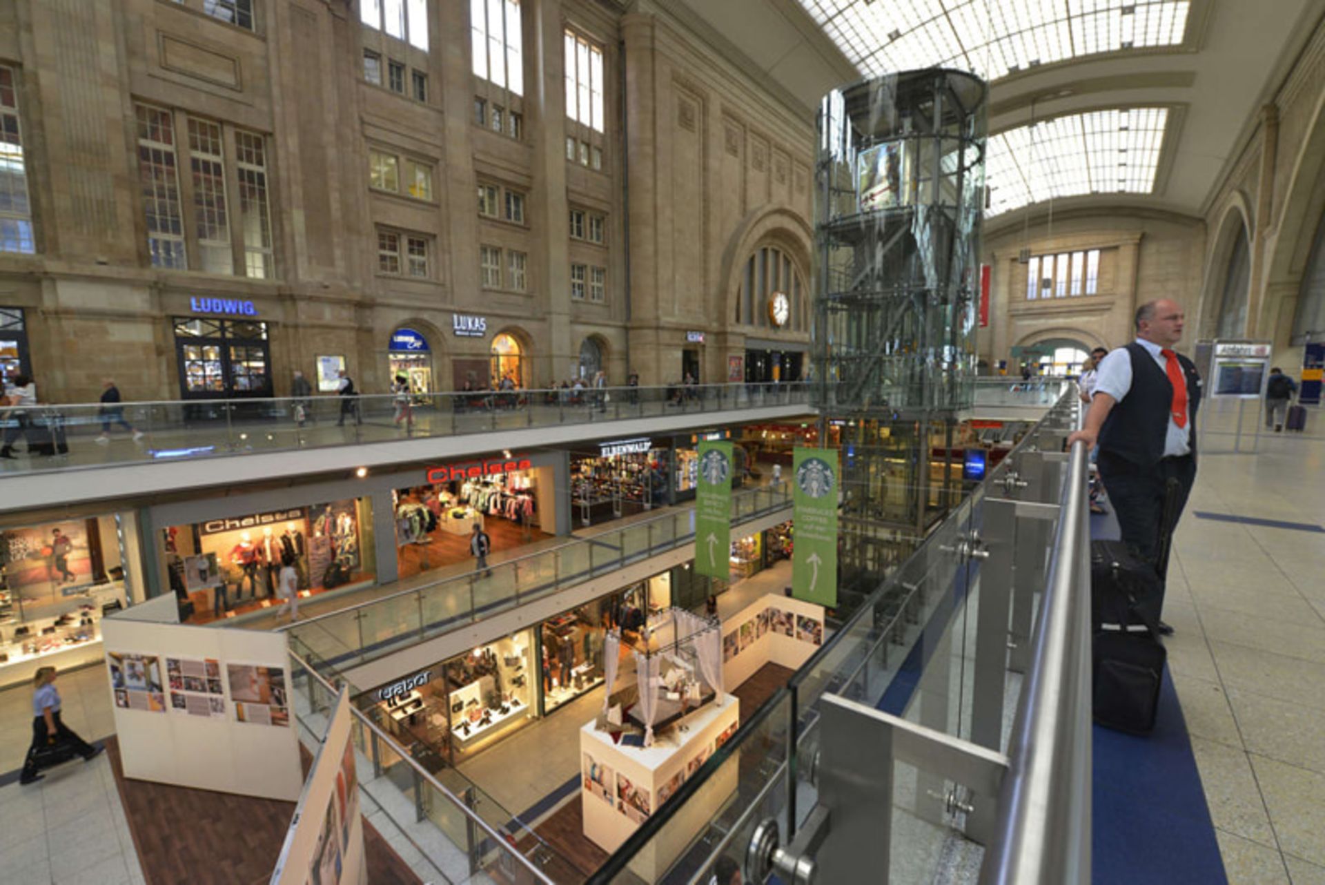 Ceral Leipzig Ceral Station Shops on Two Floats