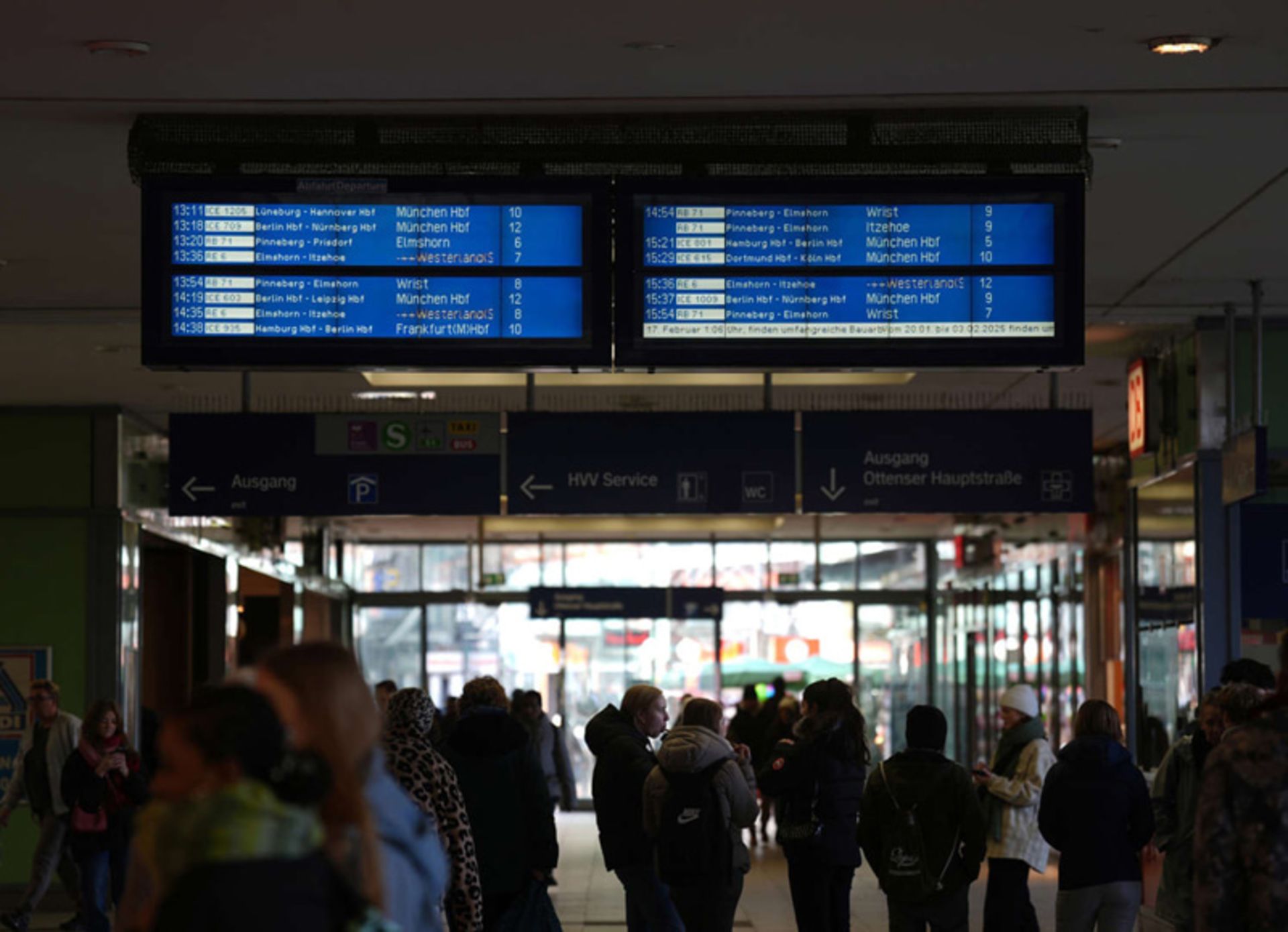 Train Notification Panel at Hamburg-Altona Station