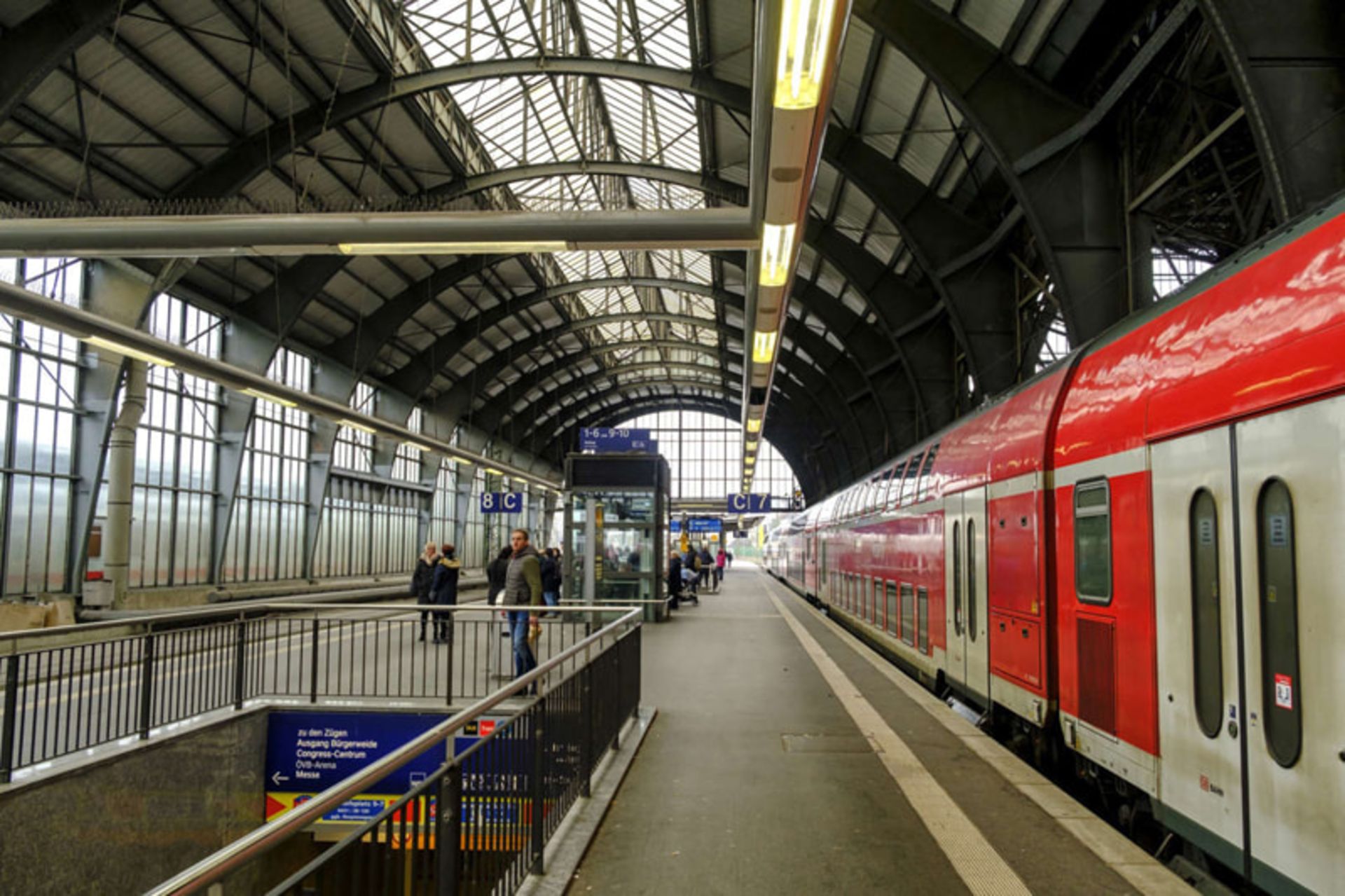 Red train at Breman Ceral Station