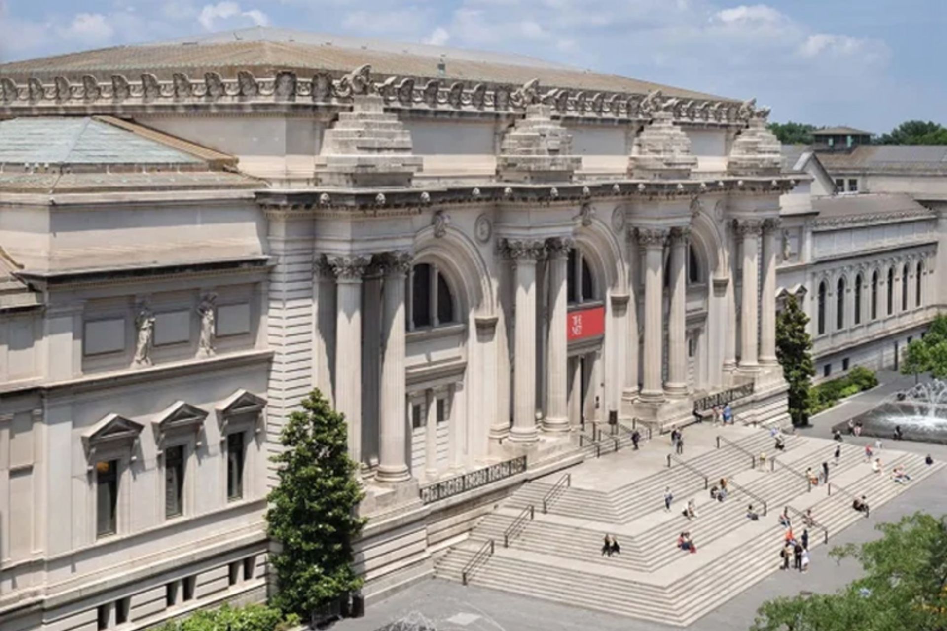 New York Metropolitan Art Museum Facade 