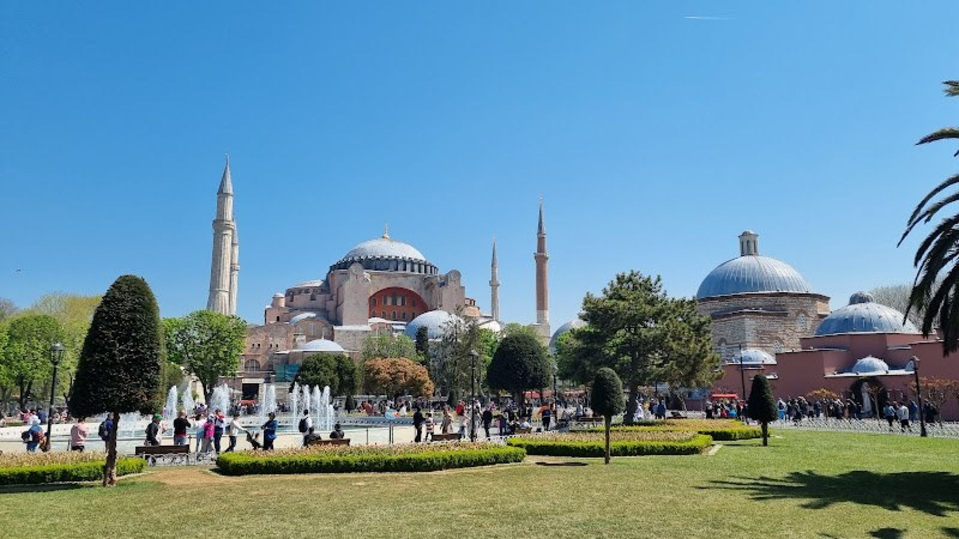 Istanbul mosques in the lush area