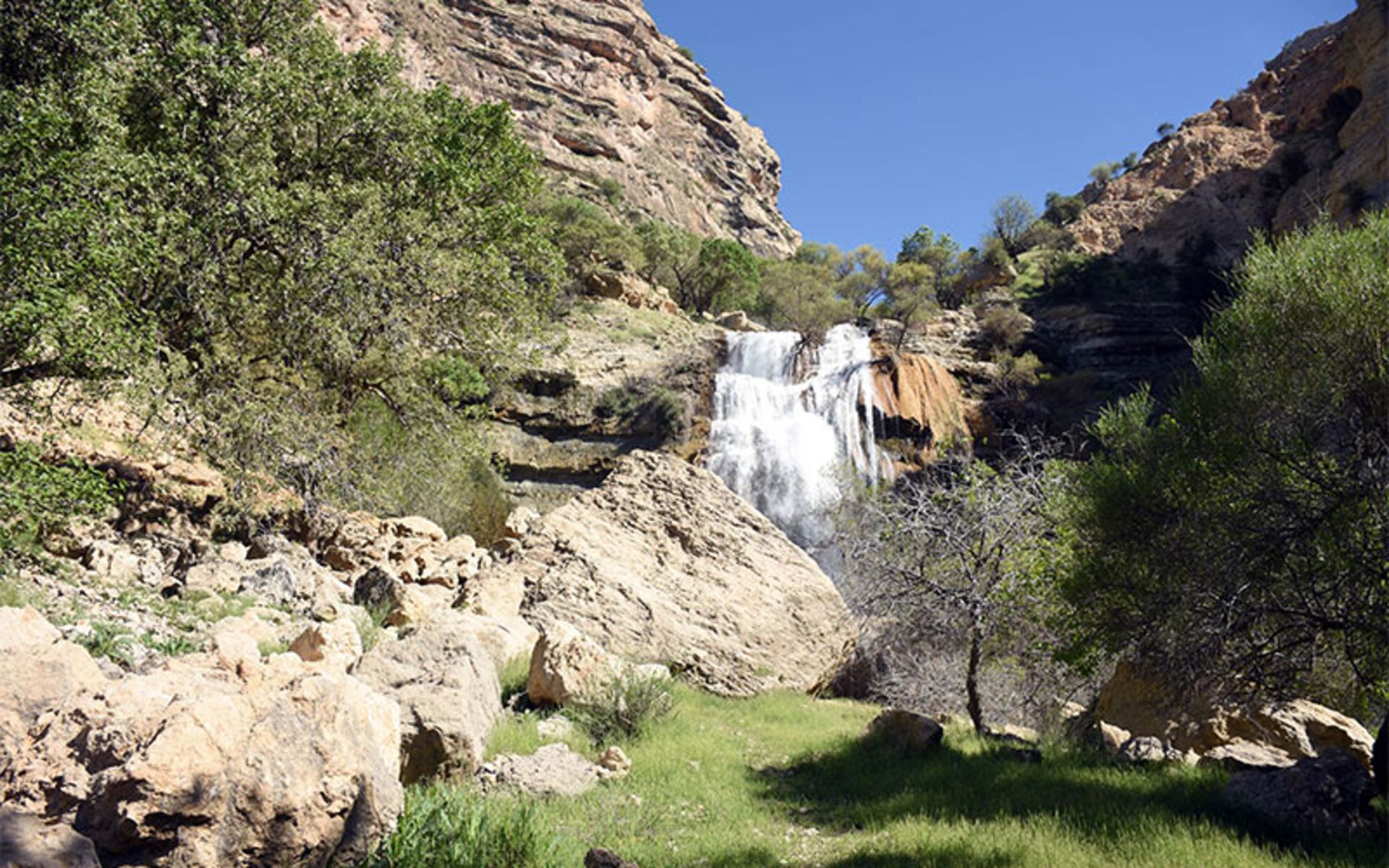Waterfall in the midst of the tight nature of Tomradi