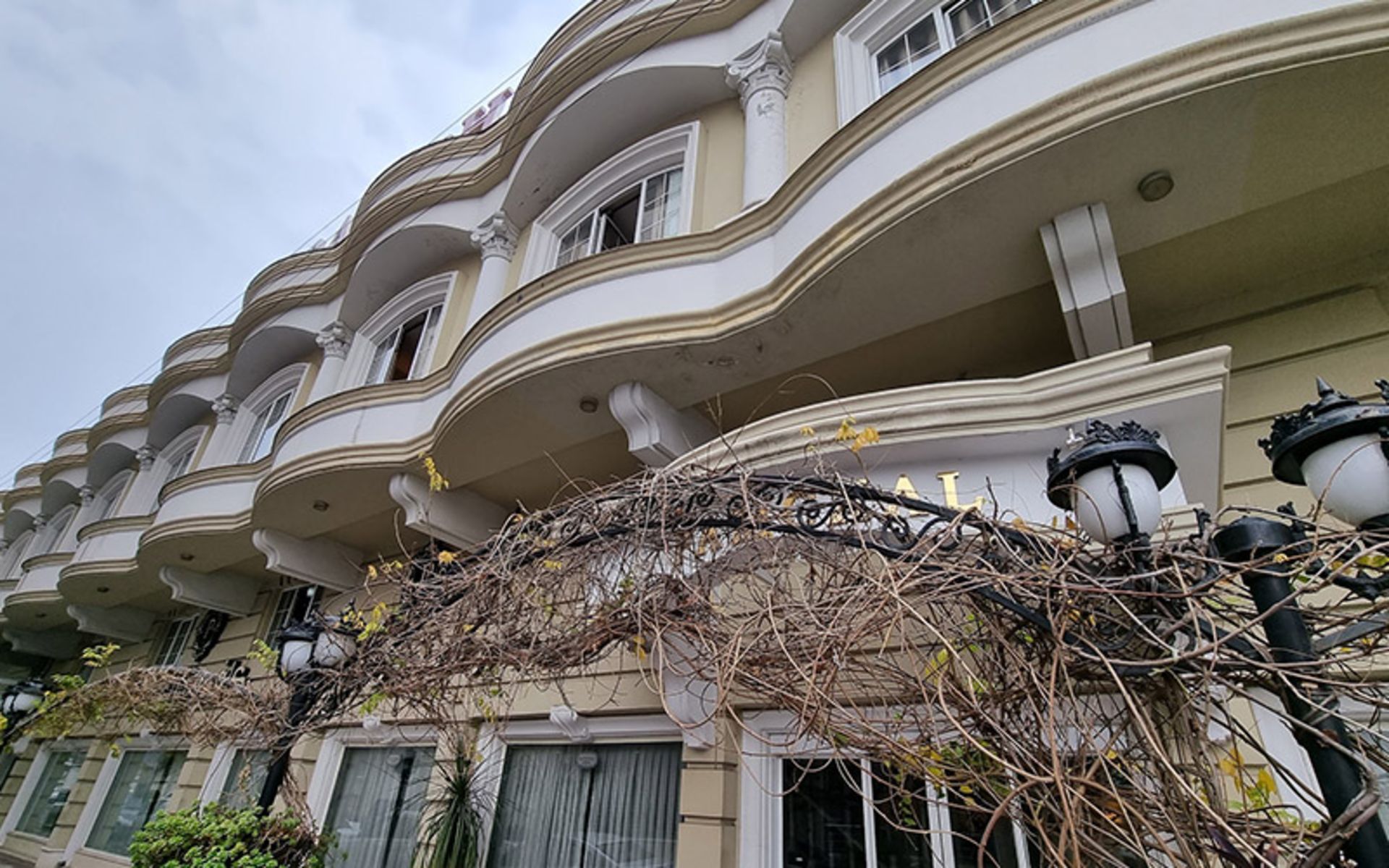 Multi -storey building facade of Rasht Pamchal Hotel