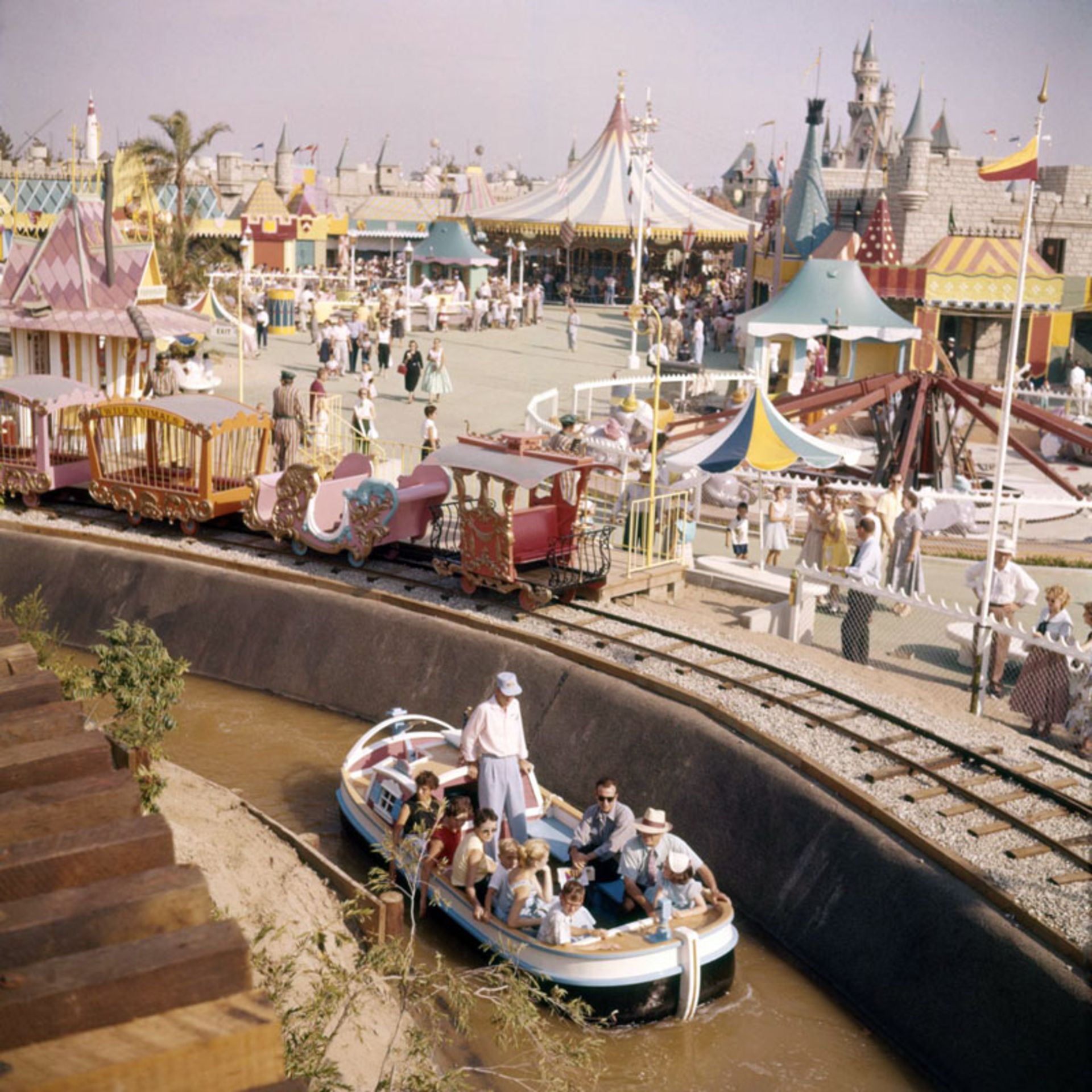 Disneyland's eertainme
