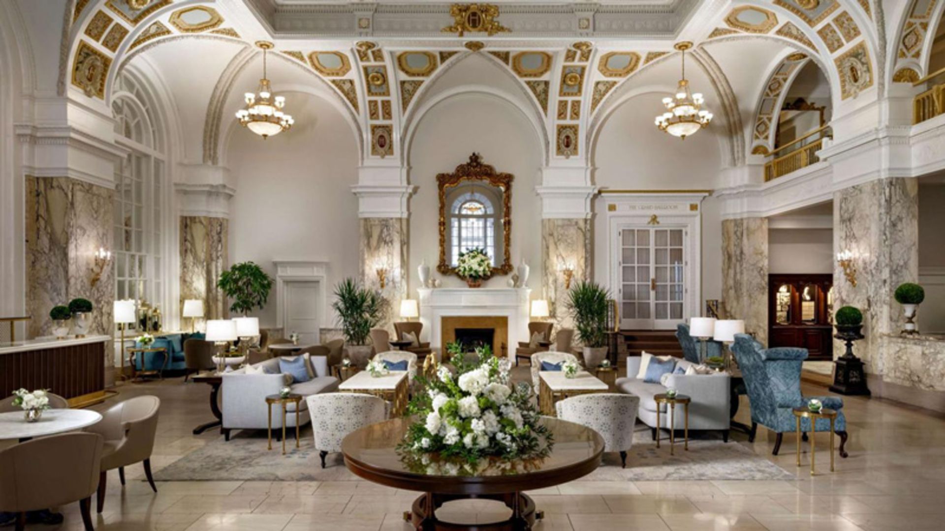 Ierior Design and Classic Decoration in the Hermitage Hotel Lobby