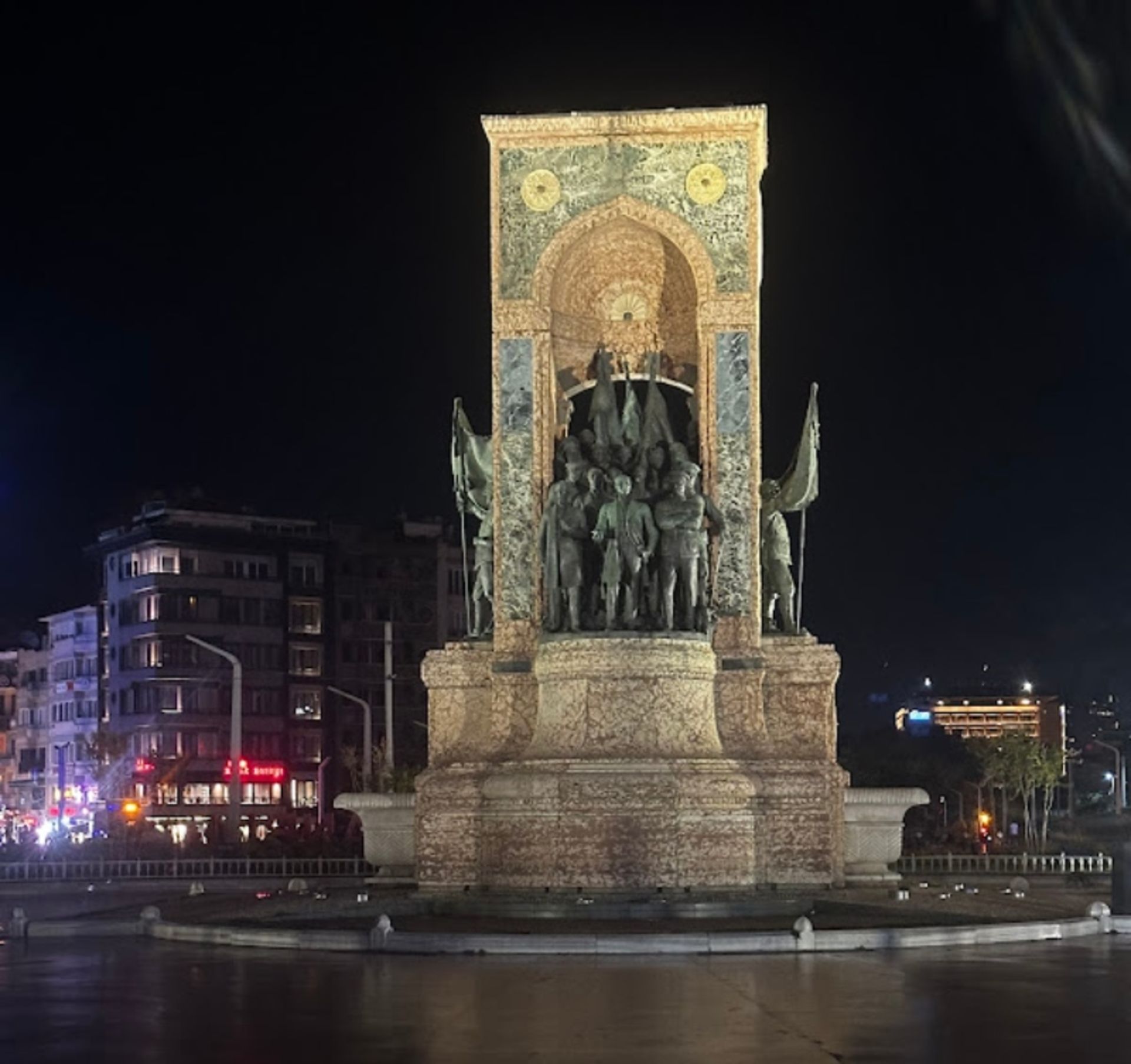 Sculpture between Taksim Square