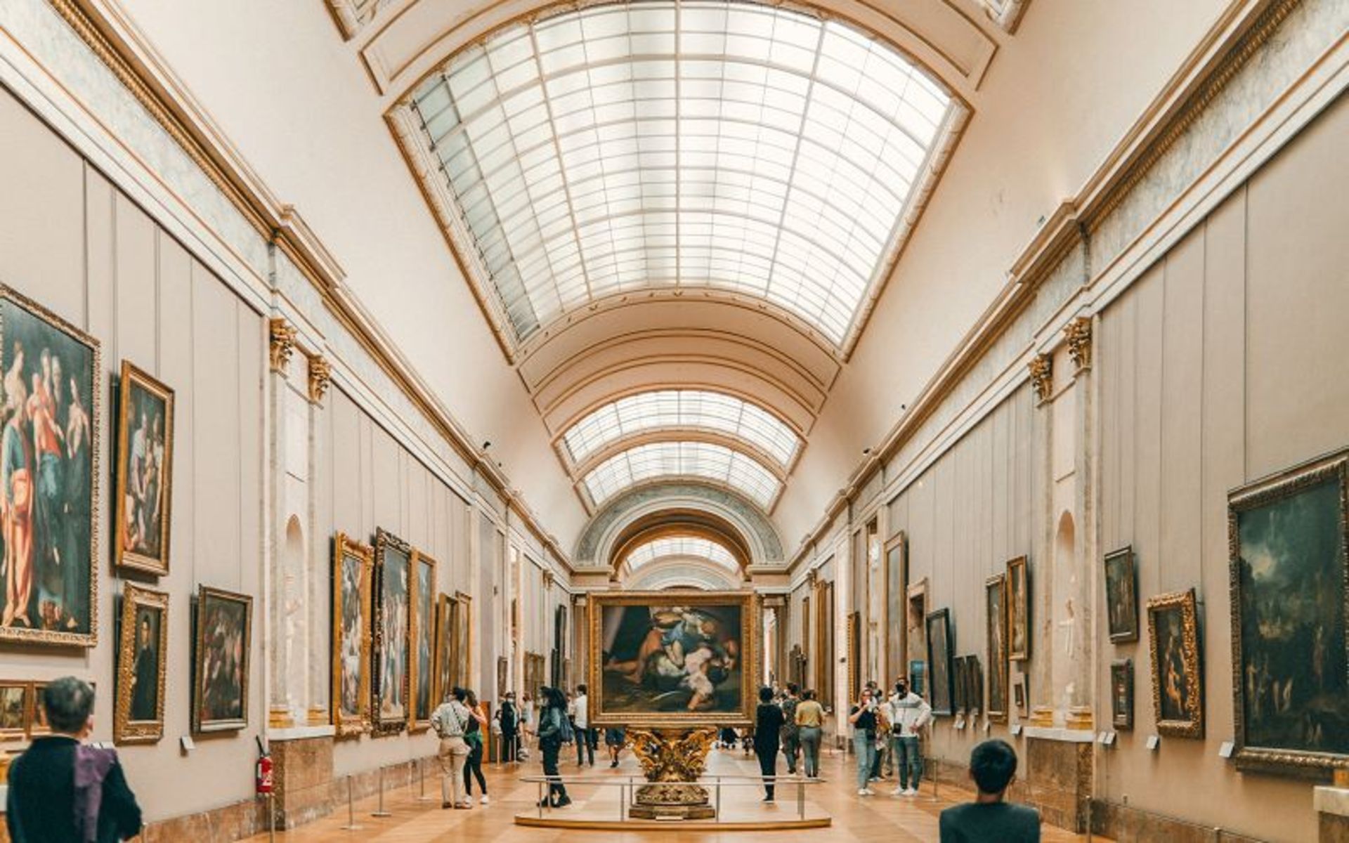 The ierior of the Louvre Museum