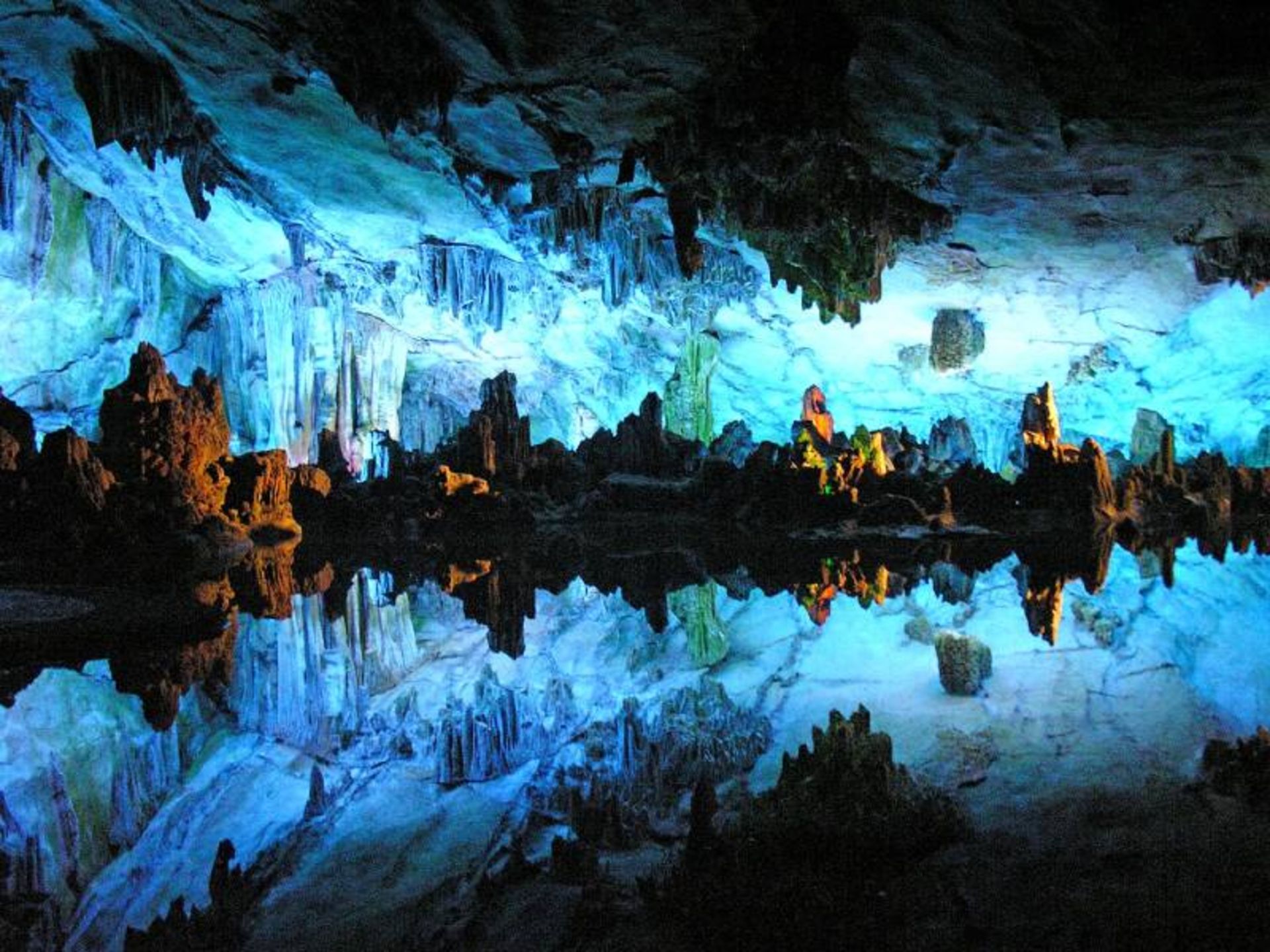 The ierior of the Reed Flute China Cave 