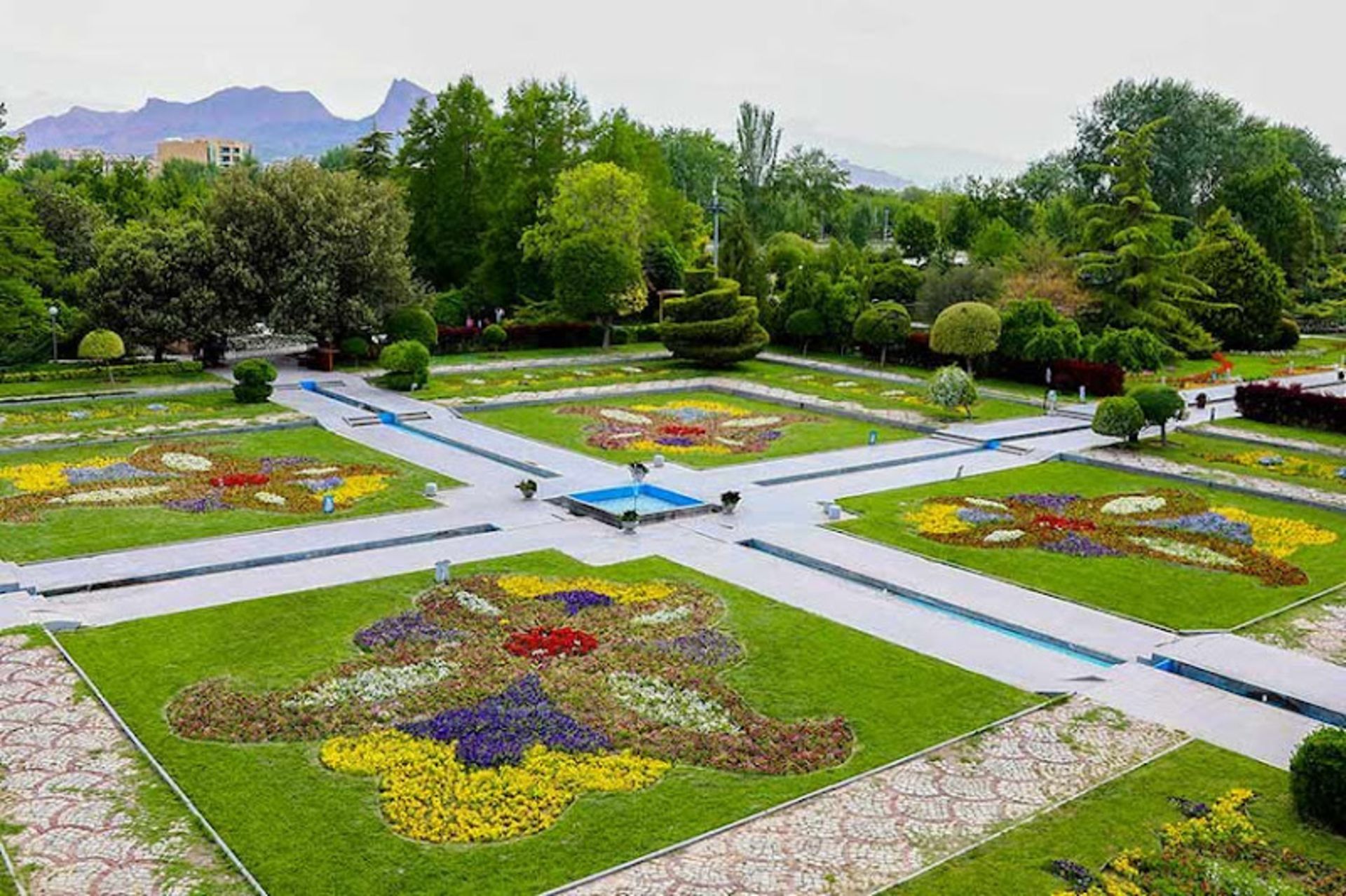 Flower carpet in Isfahan flower garden