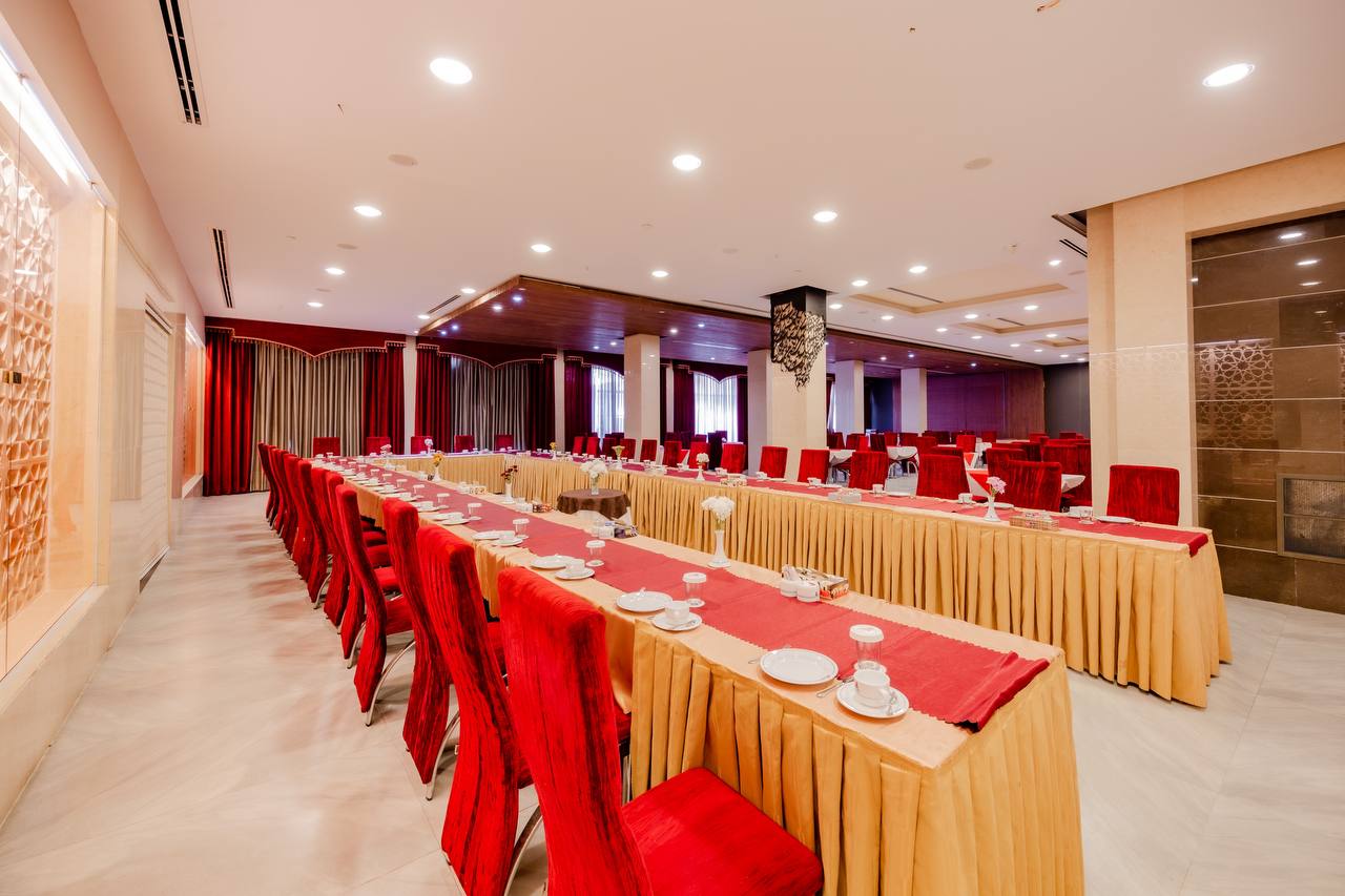 Revolution Hotel