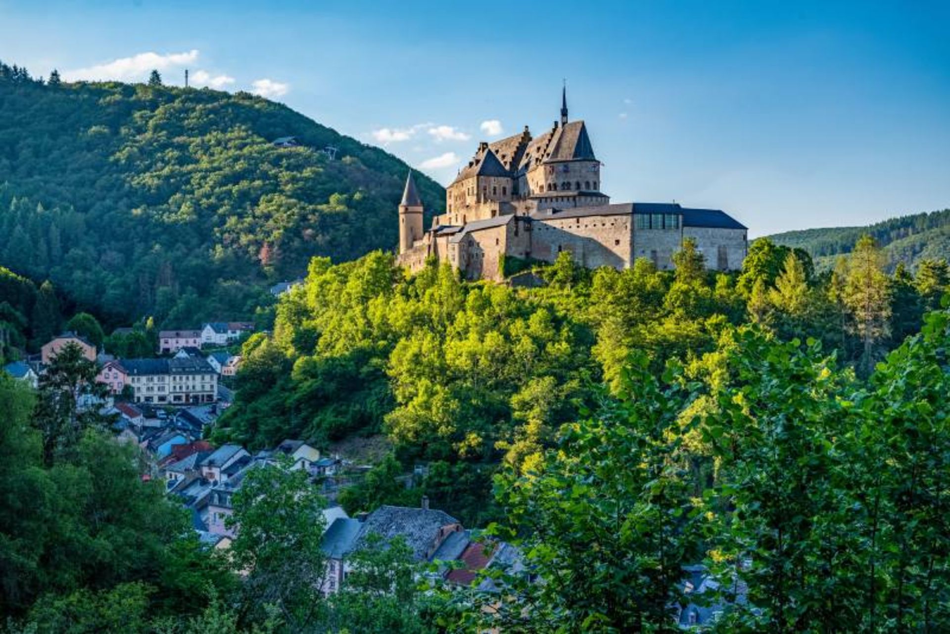 Adel Bourne Luxemburg Castle among the trees