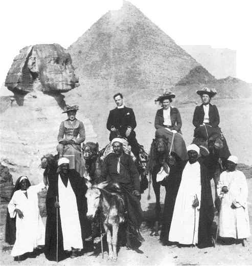 ۱۵ Rueled Pictures of the Egyptian Giza Pyramids that you probably never seen