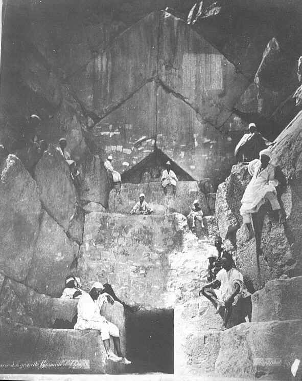 ۱۵ Rueled Pictures of the Egyptian Giza Pyramids that you probably never seen