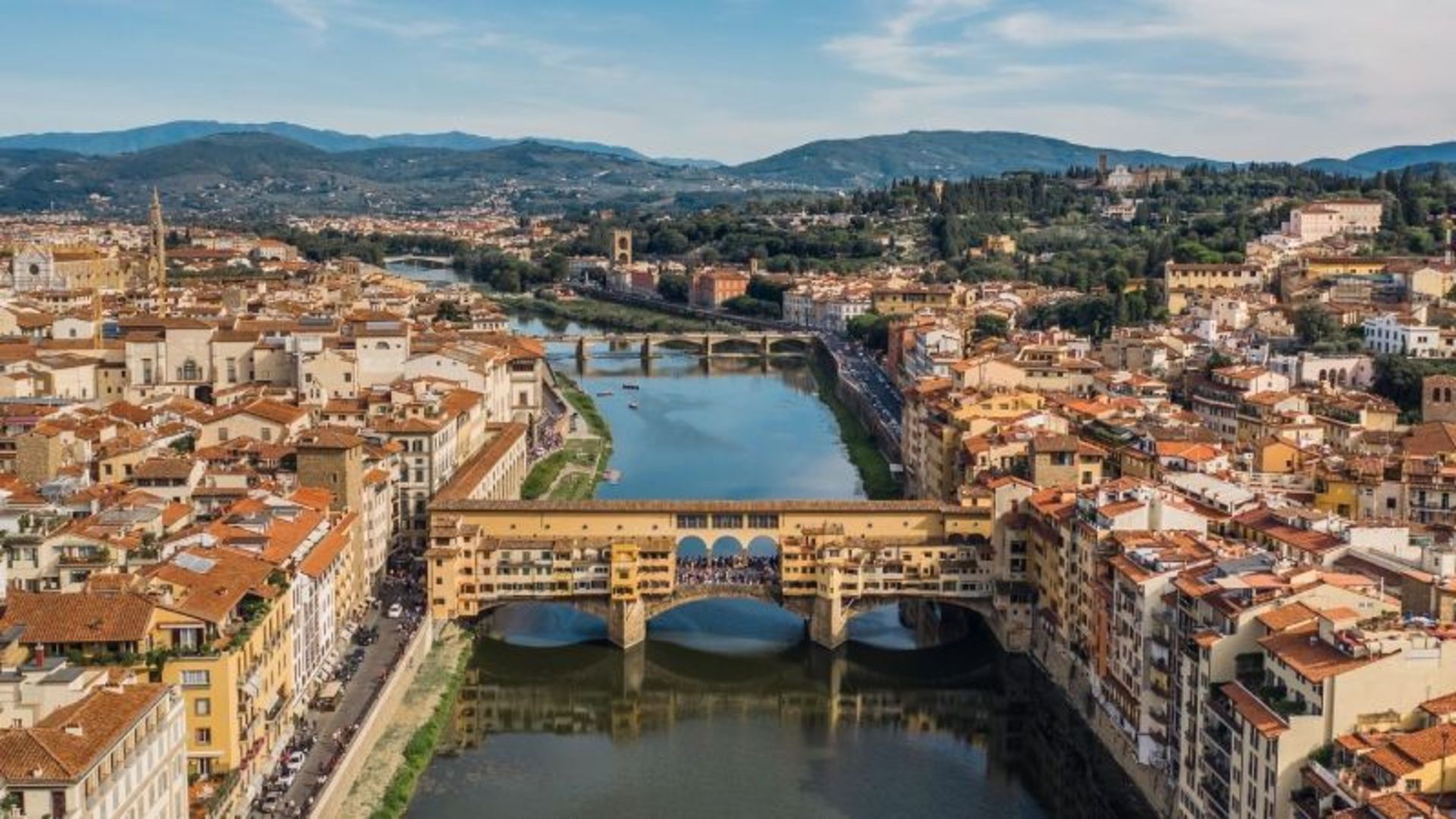 Poa Vakio Bridge on the Arno River in Florence