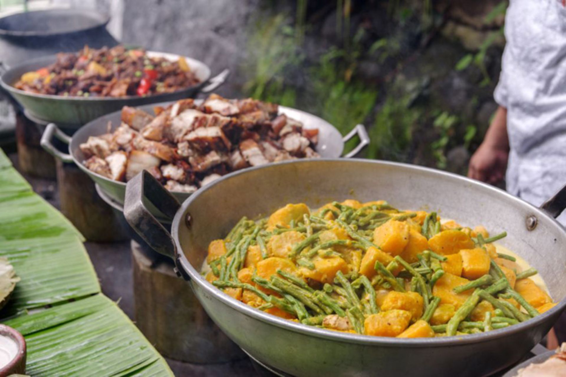 Pans coaining autheic Filipino foods