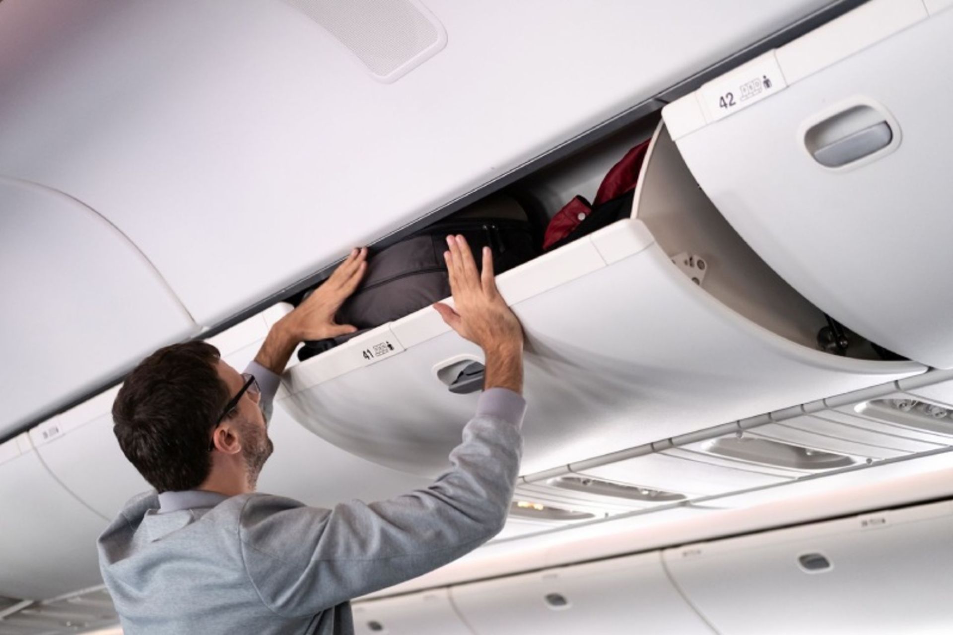 Putting the bag in the upstream compartme