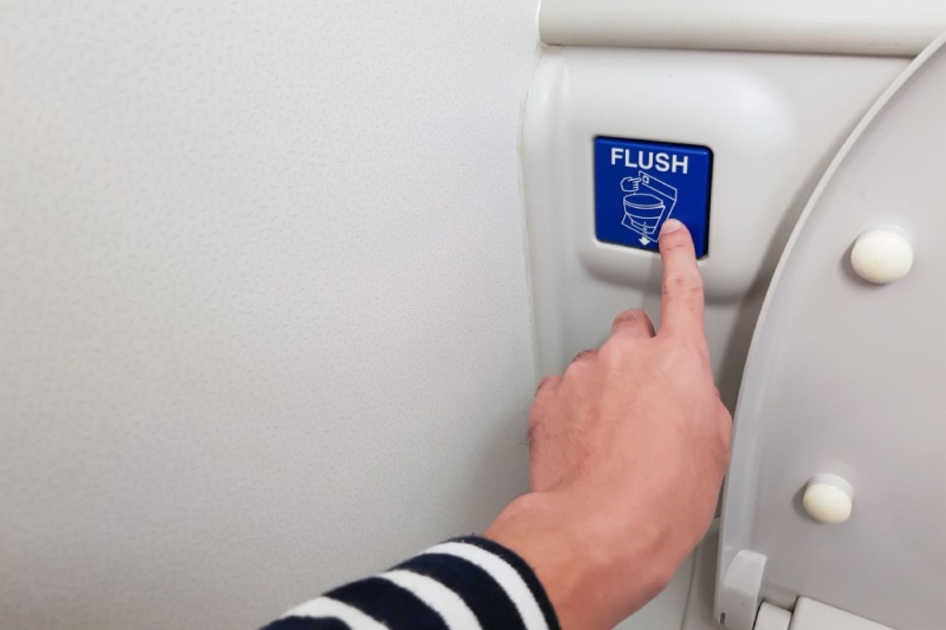 Siphon button