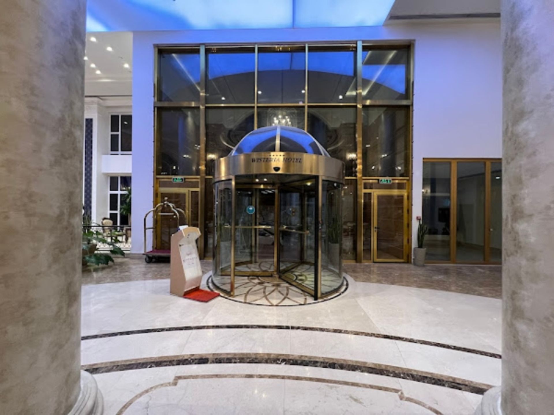 The erance to the Vistoria Hotel in Tehran