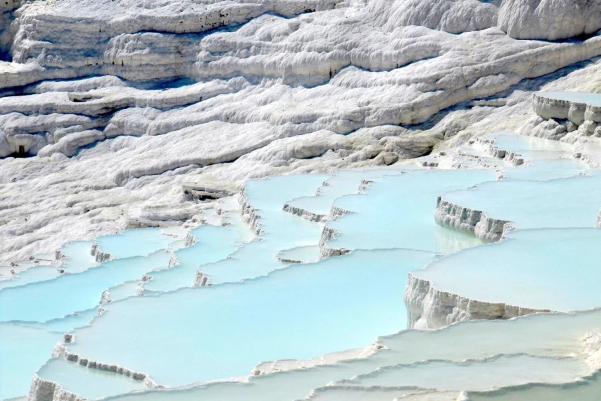 Pastel colors of Pamukale Stayed Ponds in Türkiye