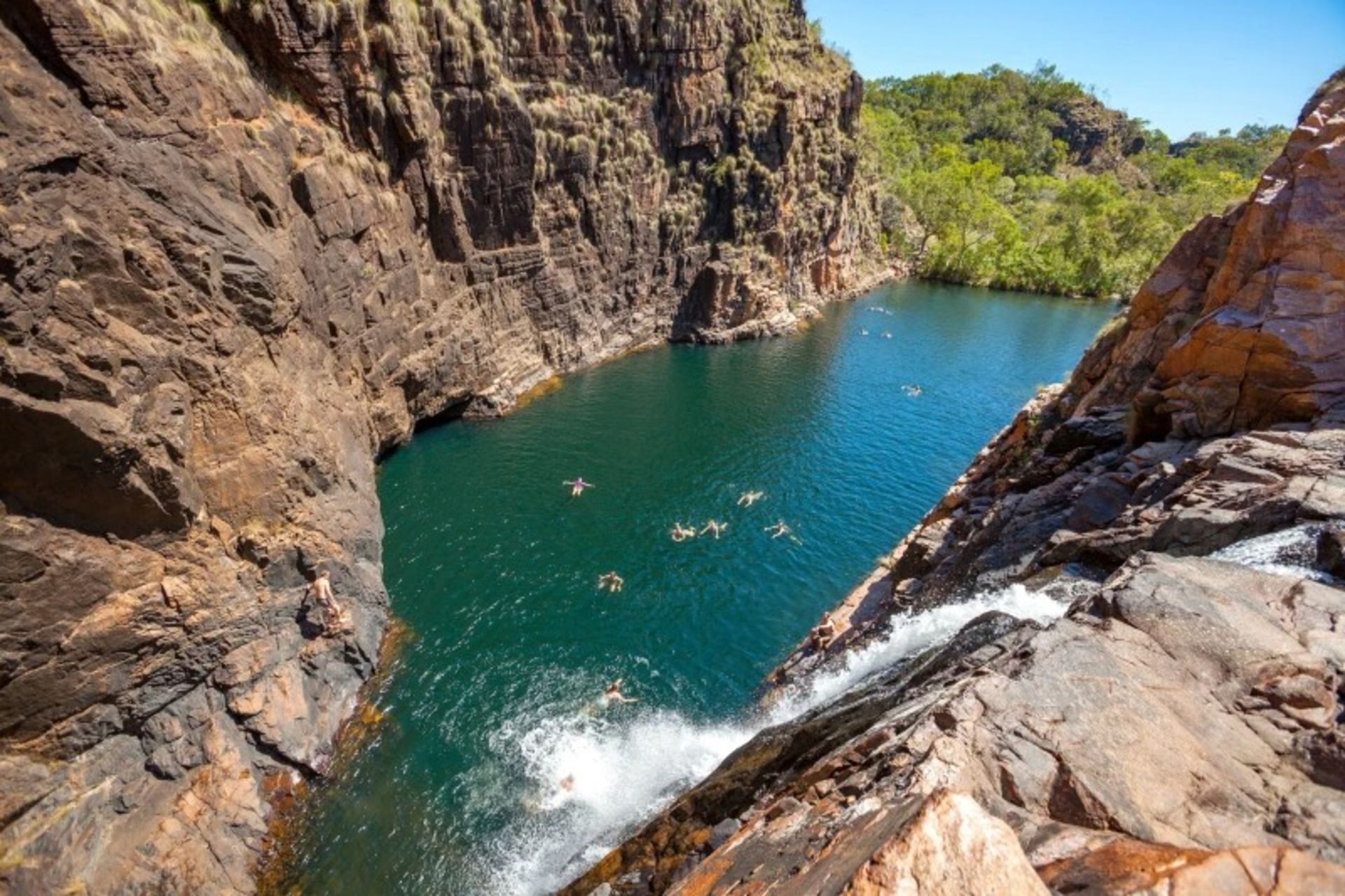 Swimming in a natural pool among the cave caves of Coca -Australia National Park