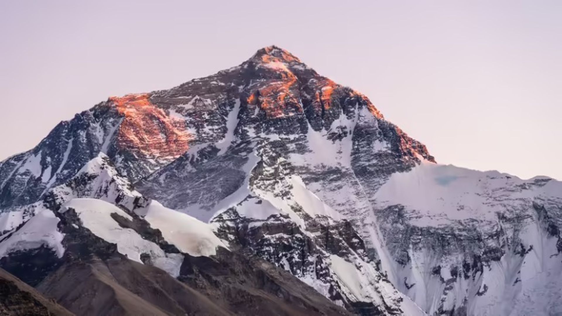Everest Mouain Snow Peak 