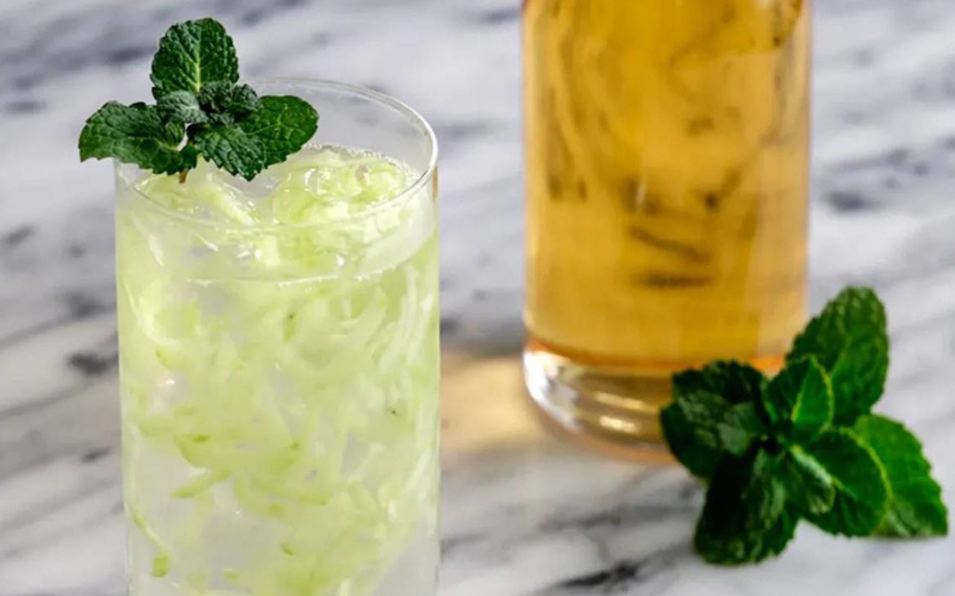 Cucumber syrup with cucumber and mi