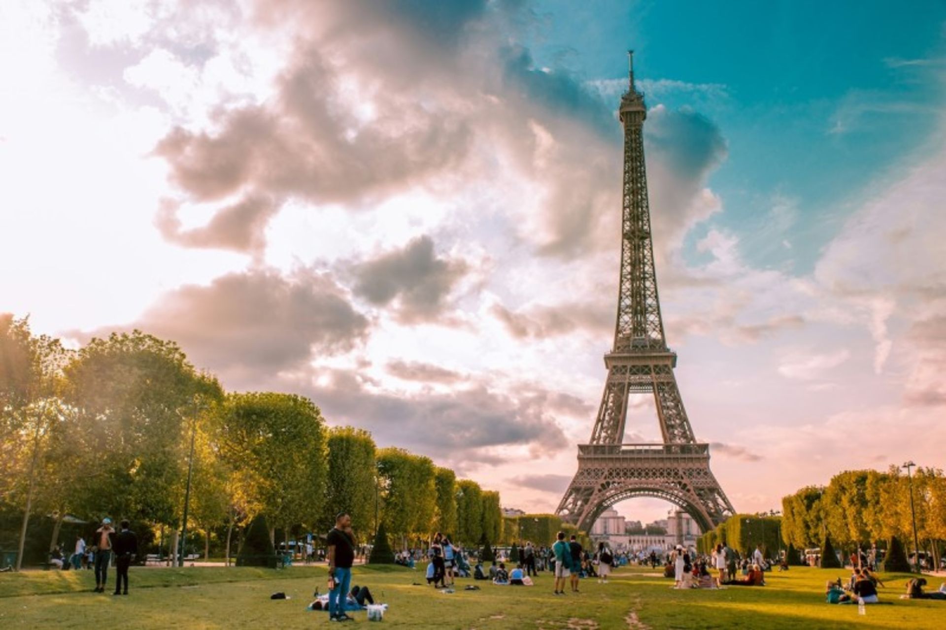The nature around the Eiffel Tower 