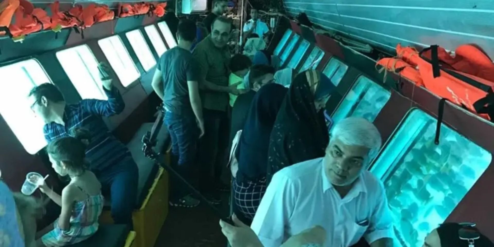 Aquarium Ship around Glass in Kish