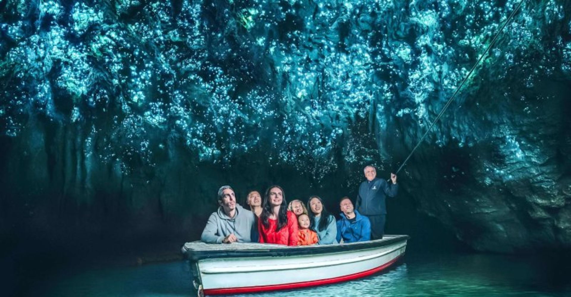 Nightworms with blue light in the caves of Whitomo 