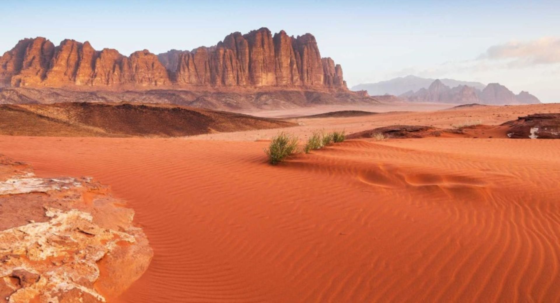 Long Sand Mouains and red soil of Rome desert