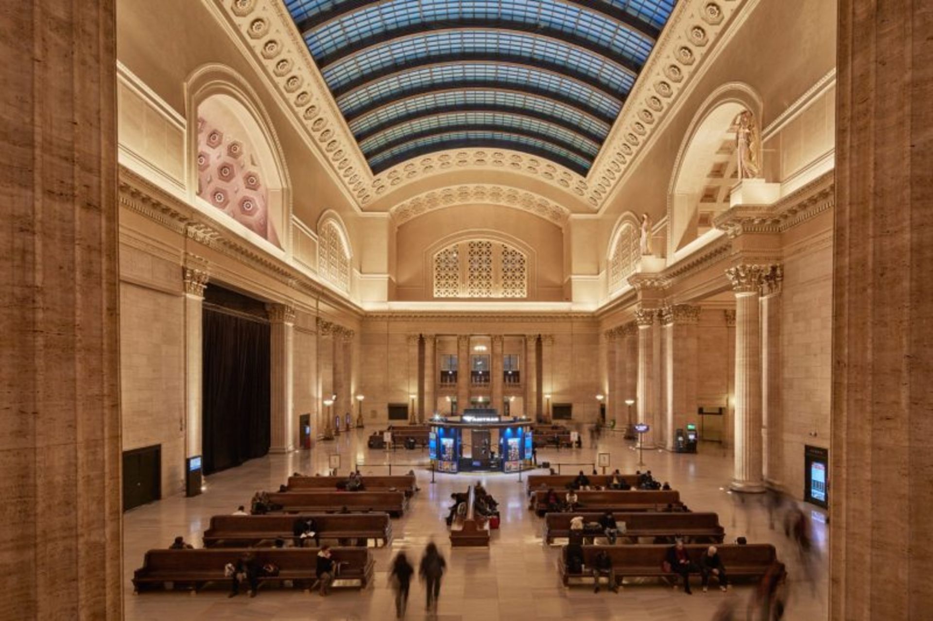 The ierior of the Chicago Union Station