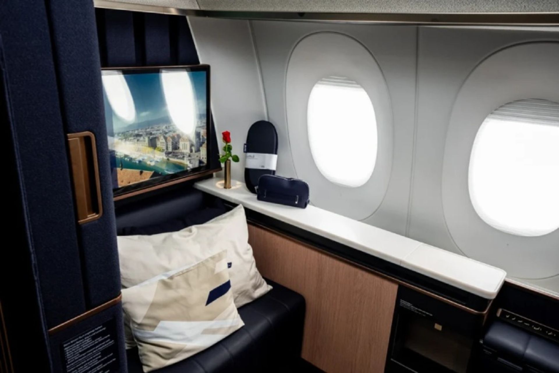 Lufthansa Airlines Flight Suite 