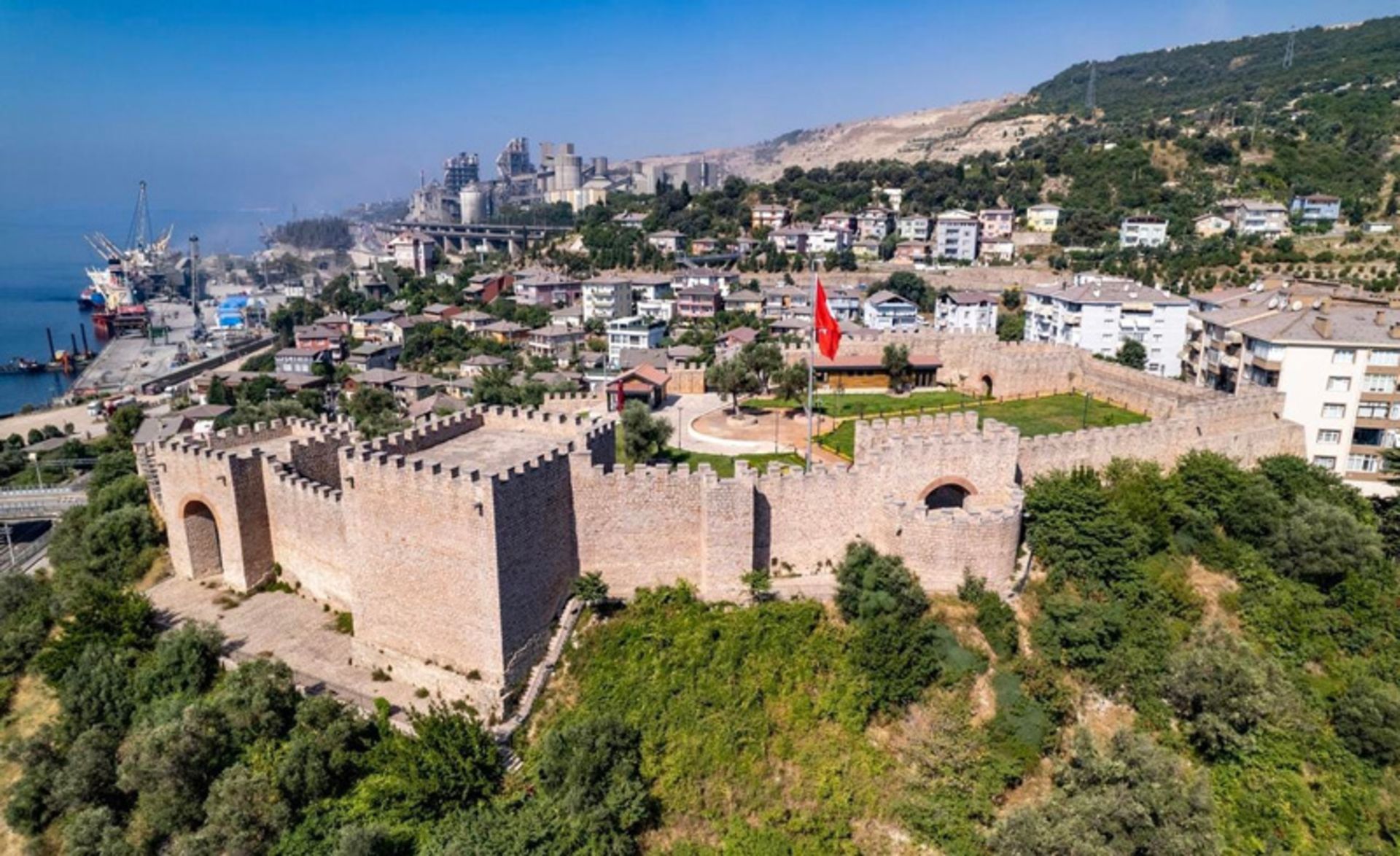 Historic Castle in Uzmite city with Turkish flag