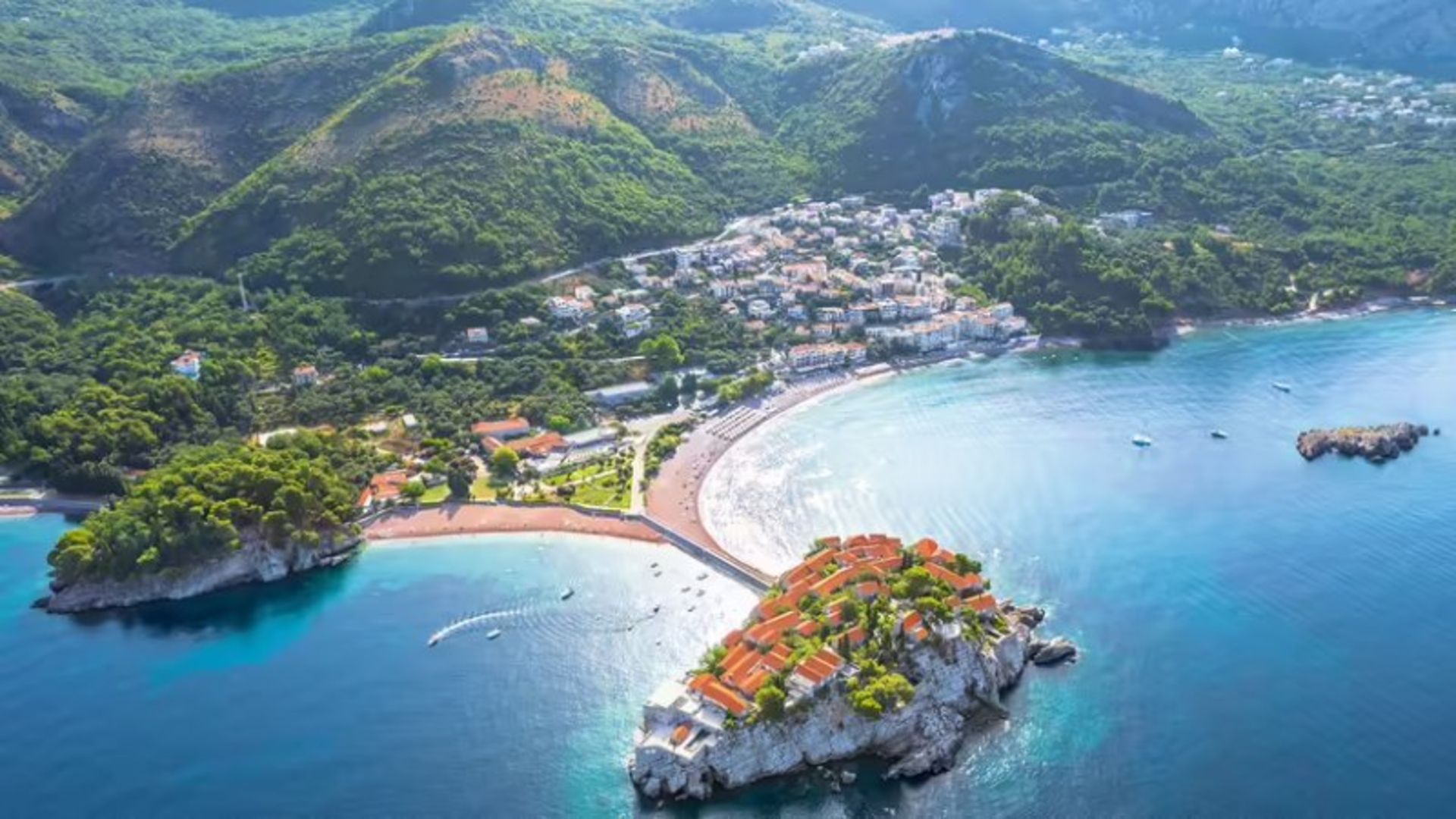 Lush nature and sea in Moenegro