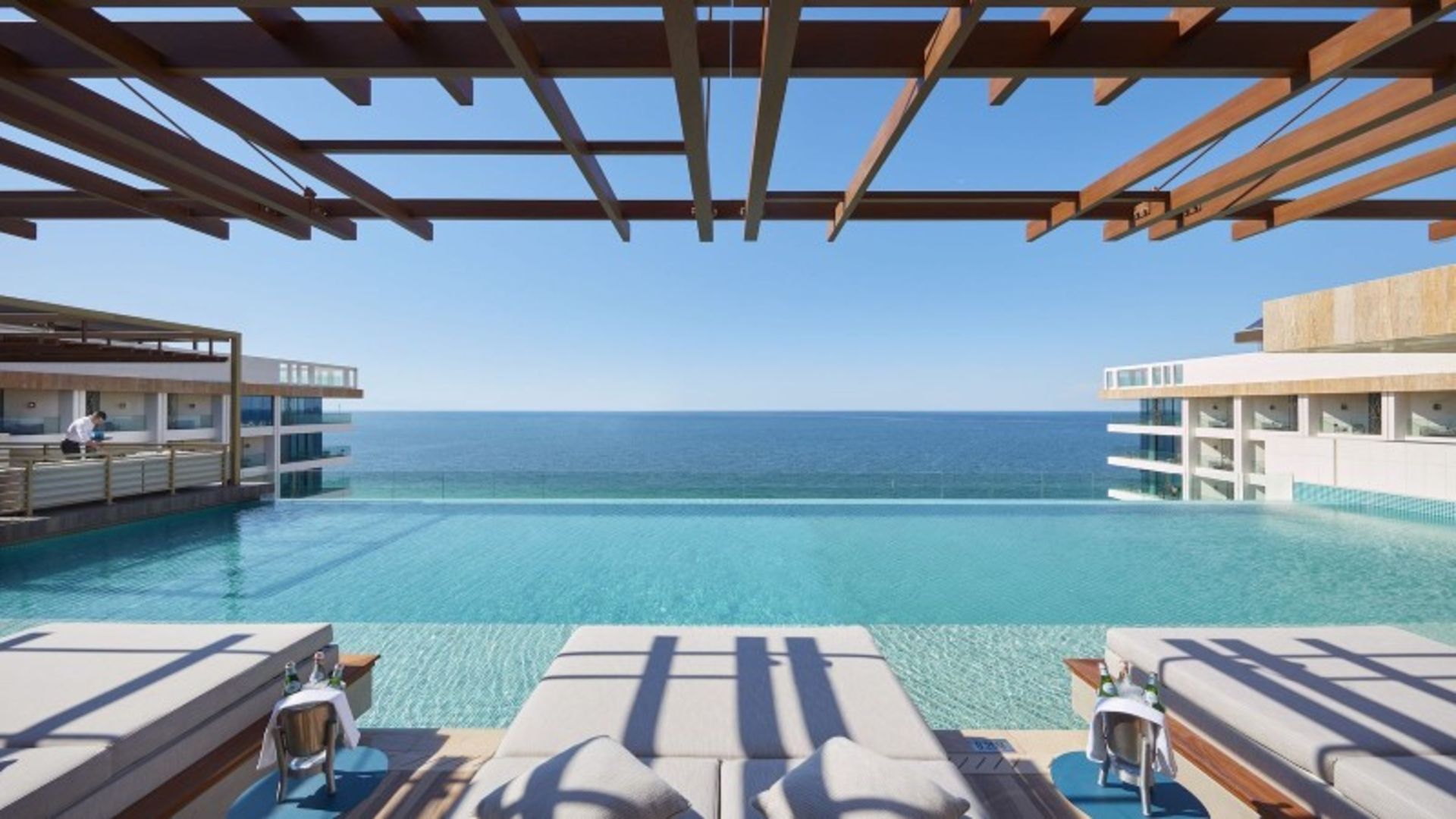 Pool Beds and Sea Landscapes in the Ruff Top Pool of Mandarin Orieal Jumeira