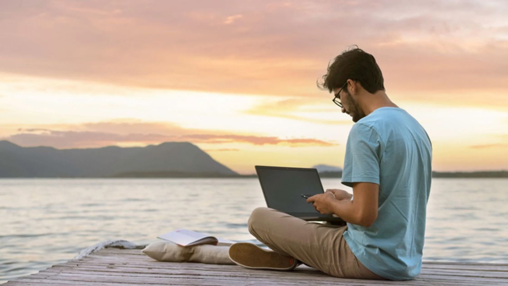 Digital Face to work on the beach