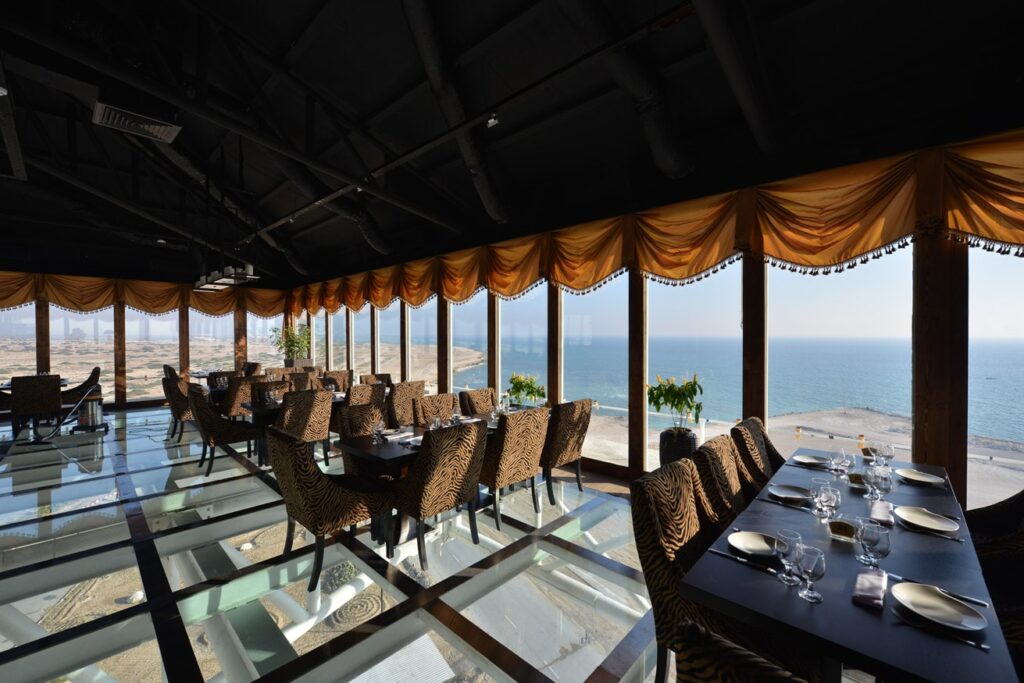 Dreaming roof of the best Kish restauras