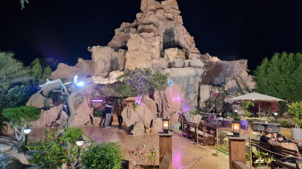 Mou Noor Restaura from the best restauras of Kish