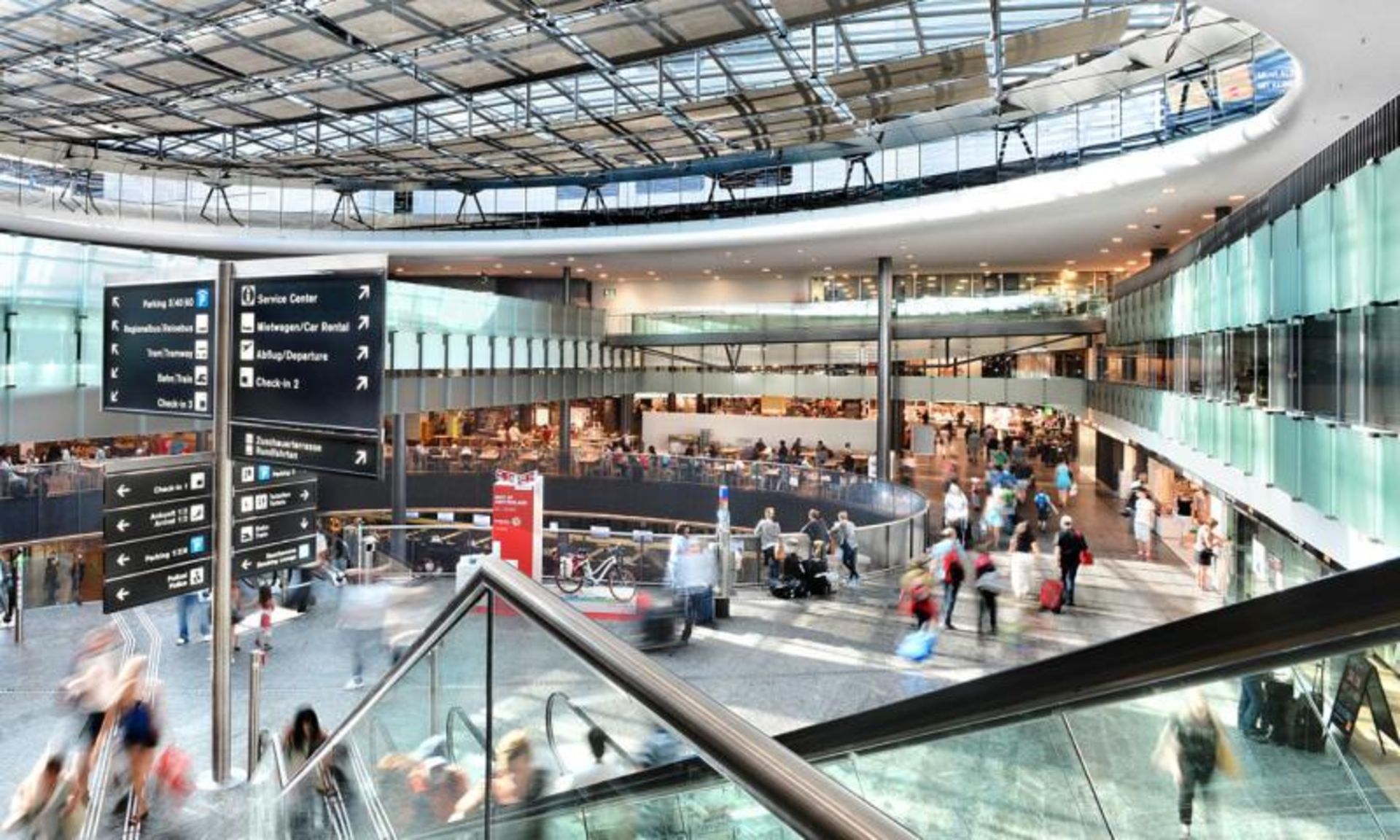 Passengers in the ierior of Zurich Airport 