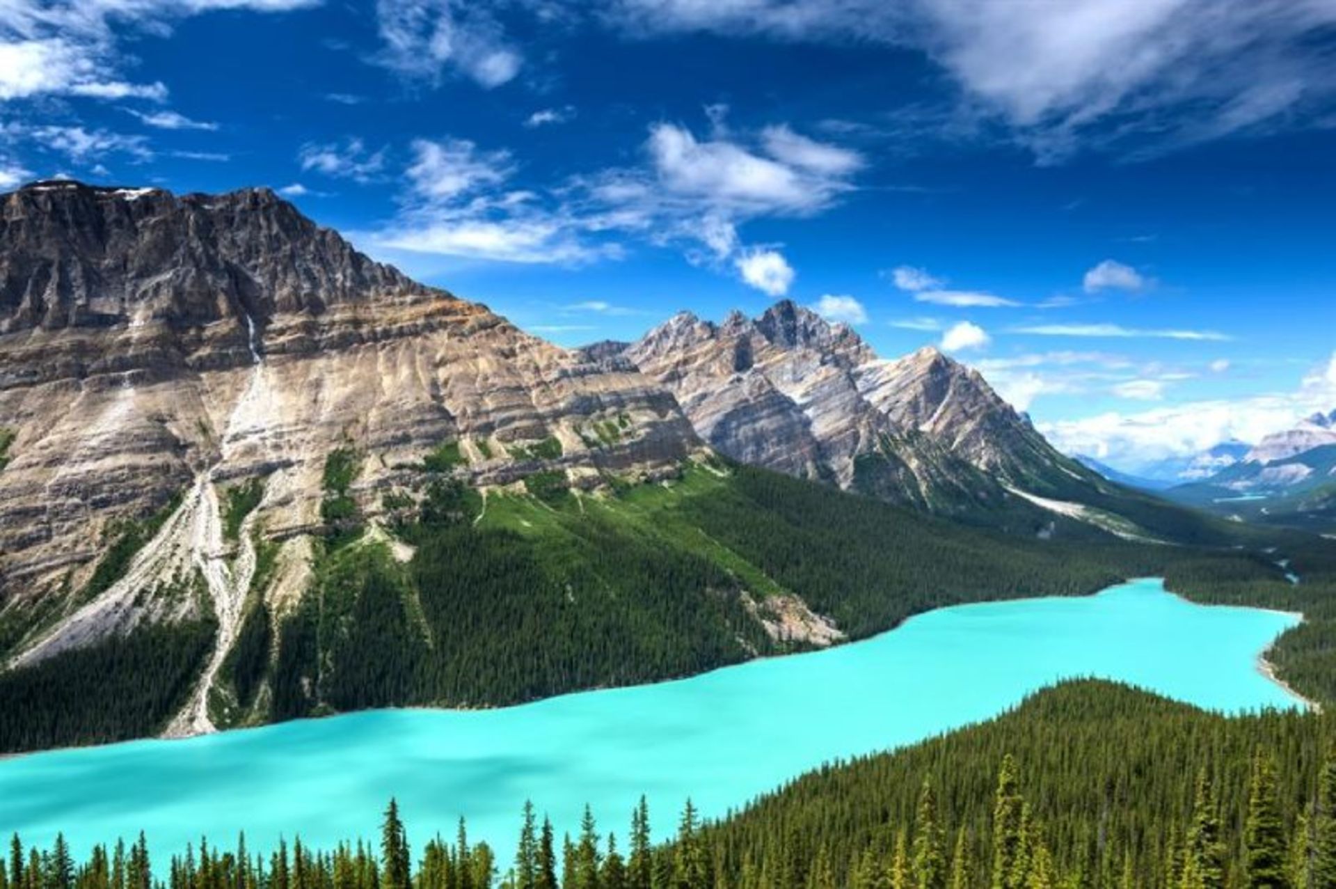 The turquoise water of Lake Pito in the forest mouain