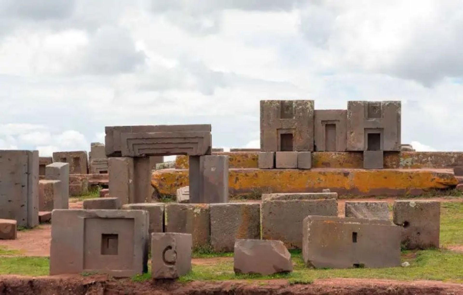 The remnas of the Puma Ponko stone building 