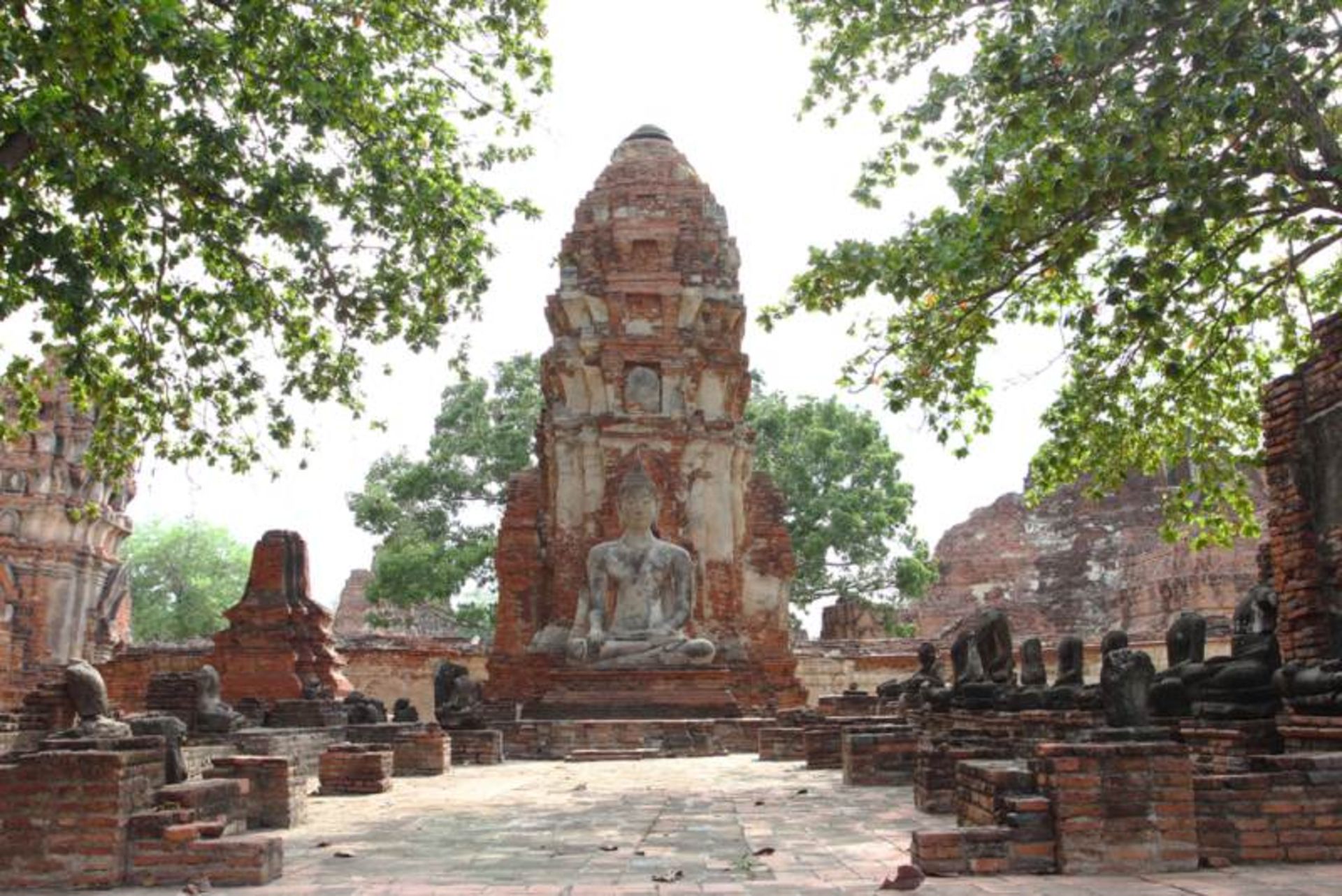 A statue in the ancie city of Bagan