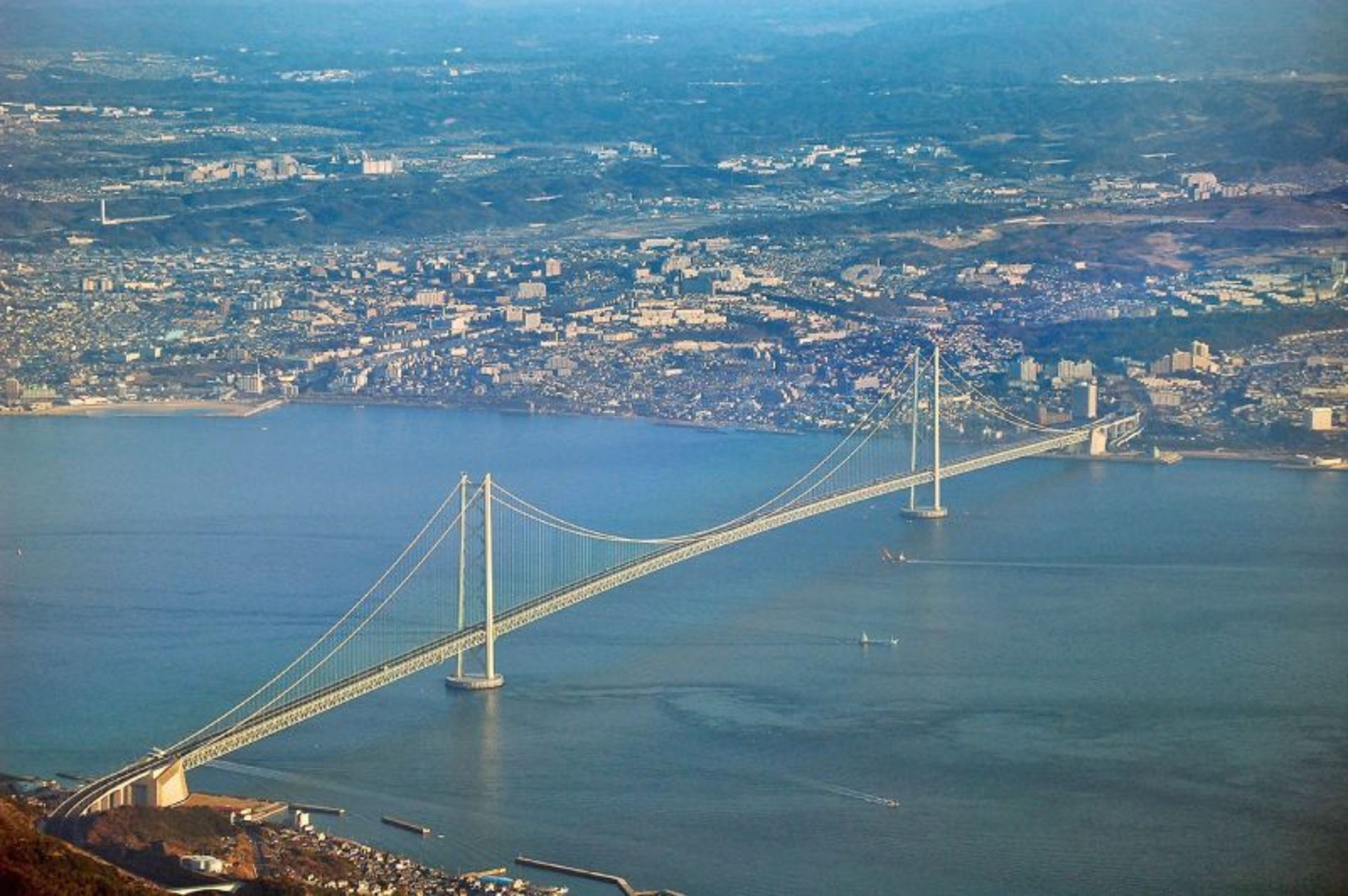 Akashi Bridge Kai Qi on the sea 