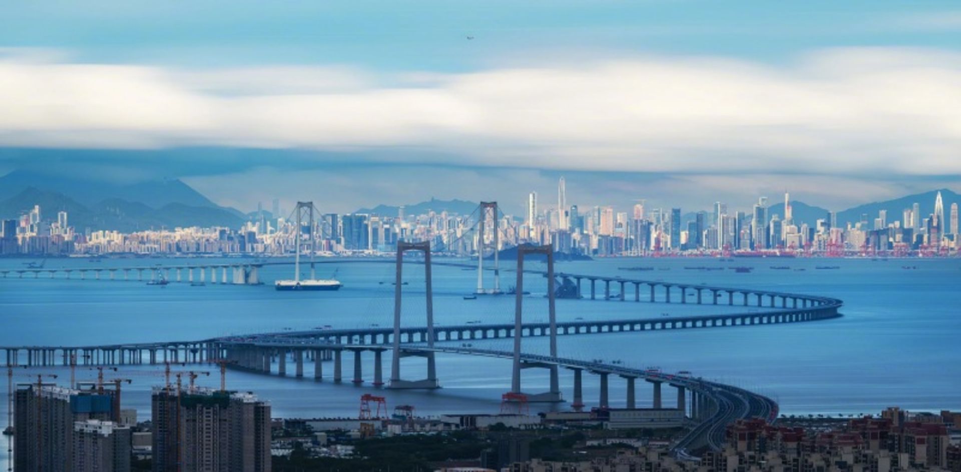 Shenzhen Zhongshan spiral bridge over the river