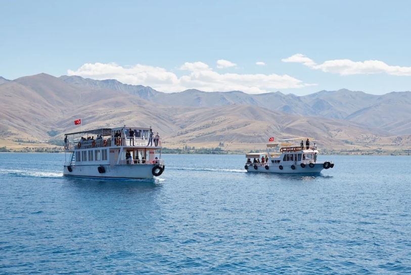 Boating in Lake Van Türkiye