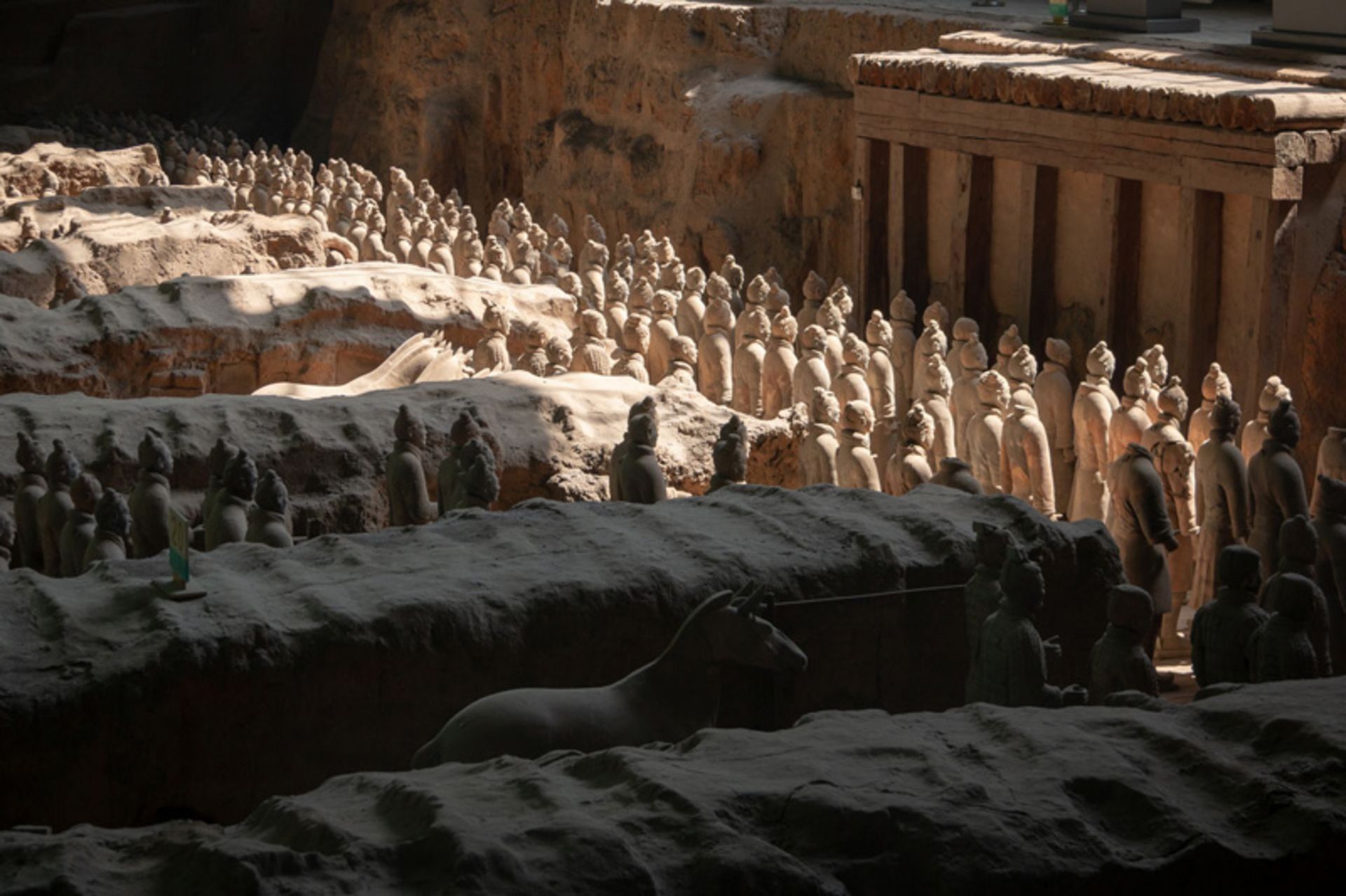 Cleaner soldiers in the tomb of the Emperor China