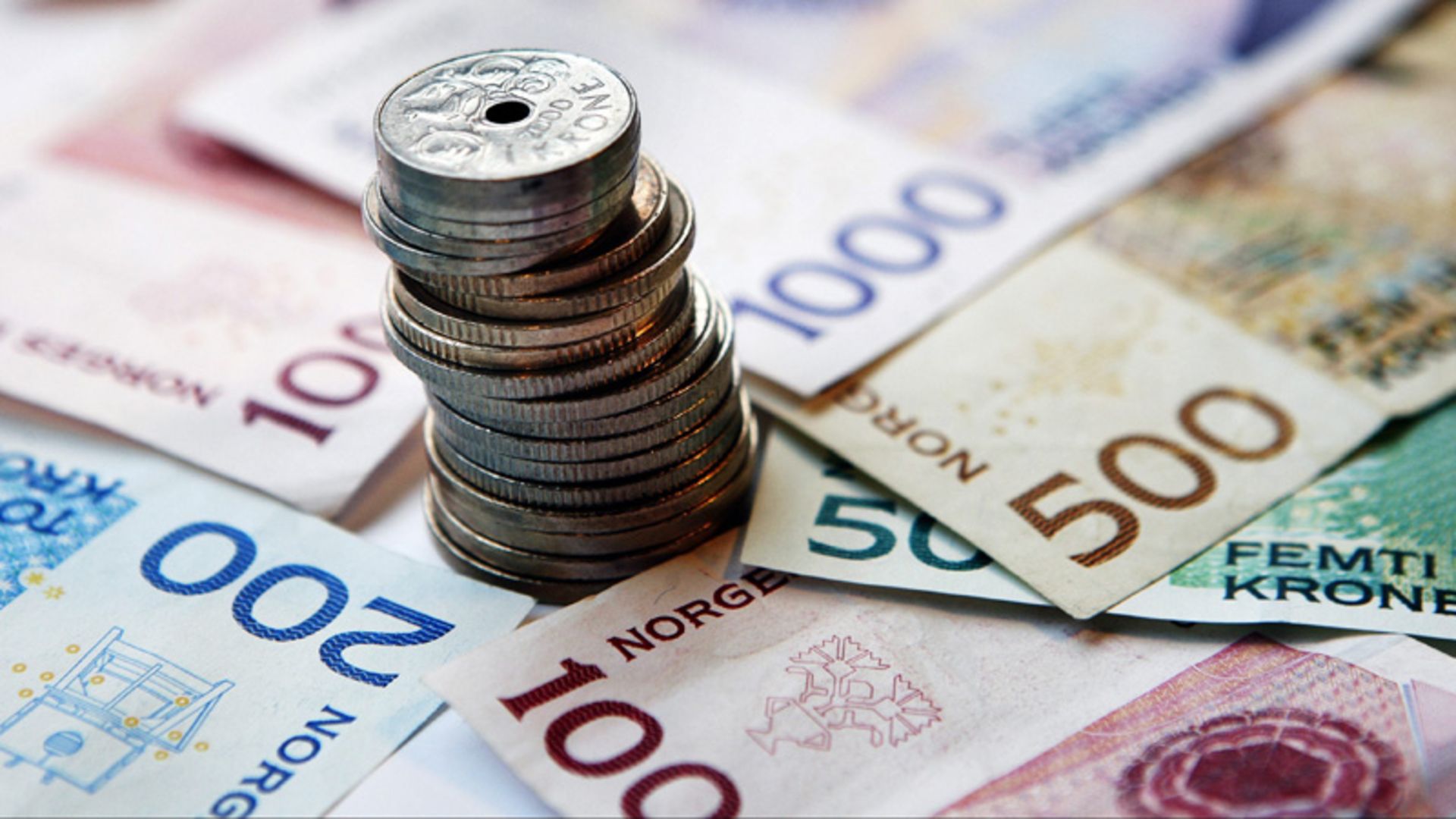 Norwegian banknote and coins 