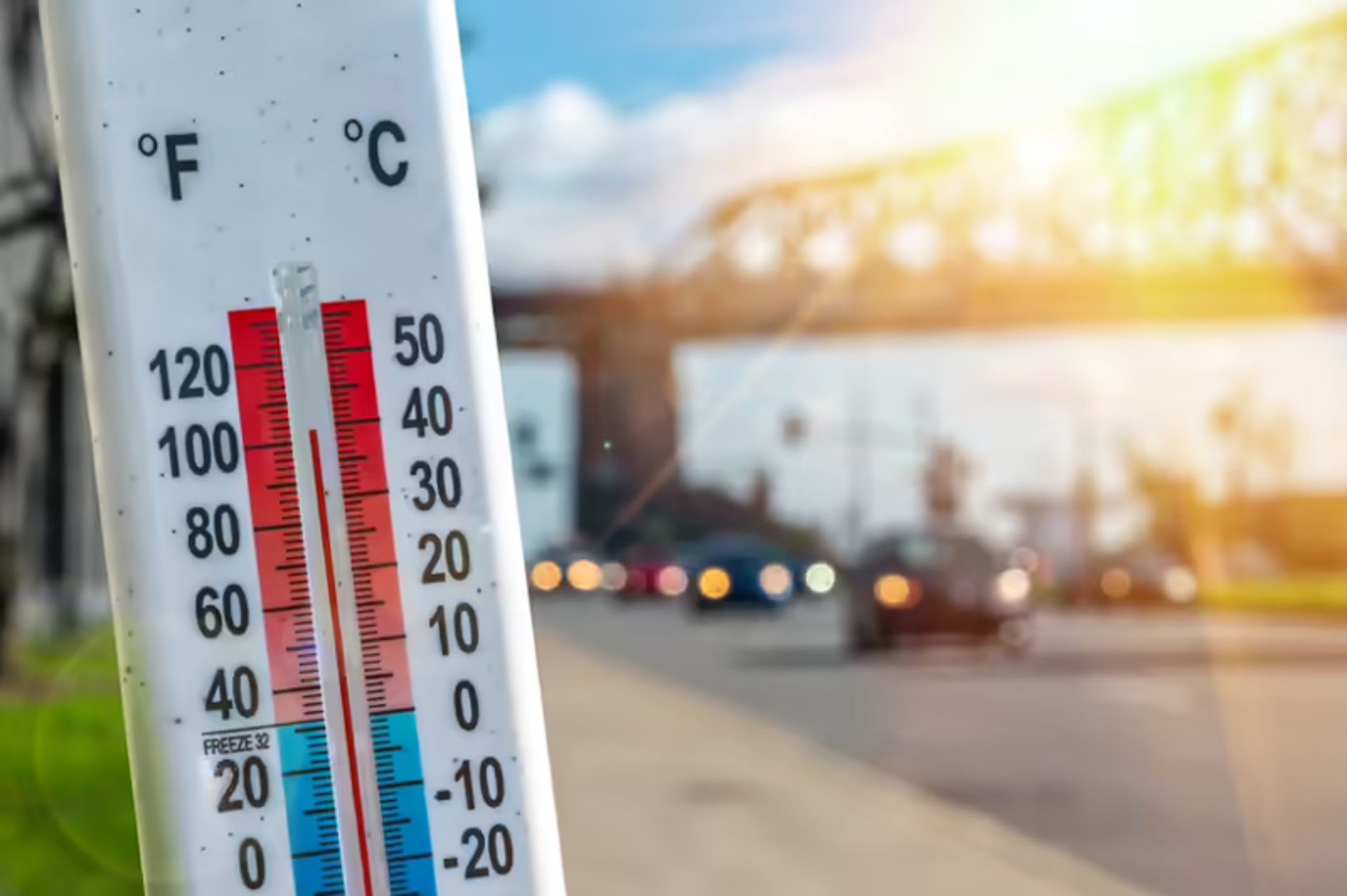 The thermometer indicator hot air in the summer